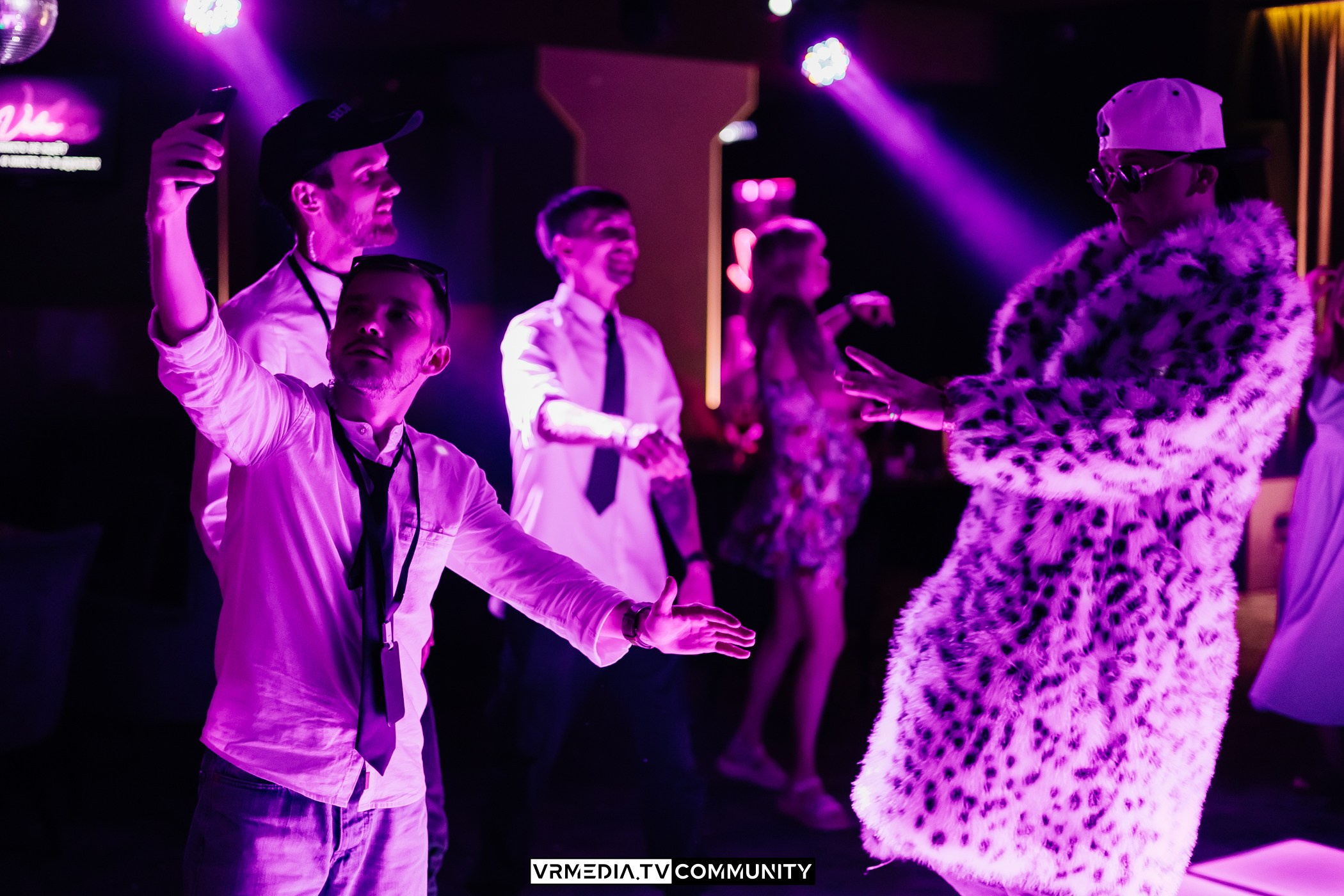 Караоке-бар «Volna»: День России