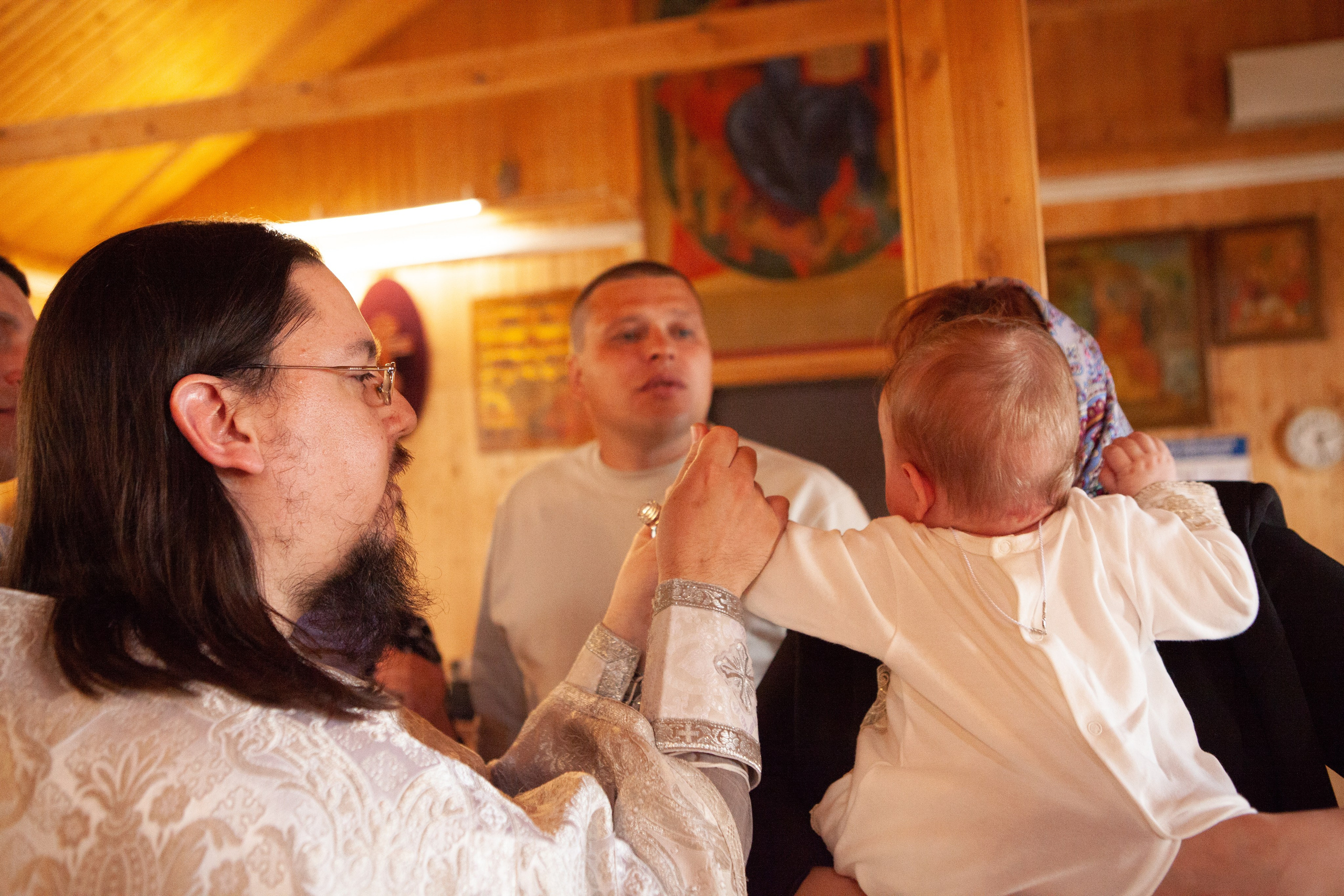 Крещение ребенка в церкви в москве. Фотограф Ольга Ефремова