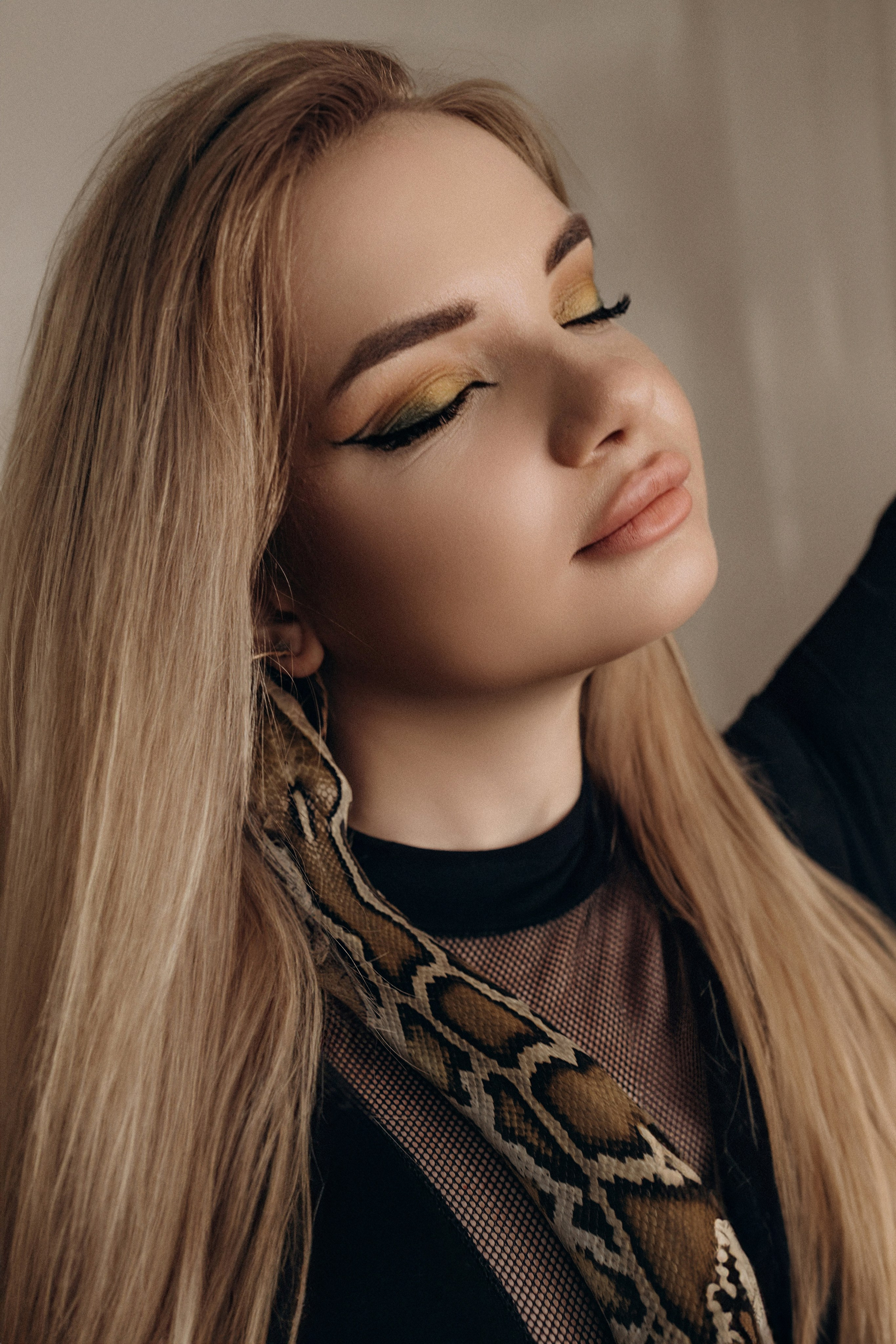 Даша. Змея. Фотограф Ксения Железникова