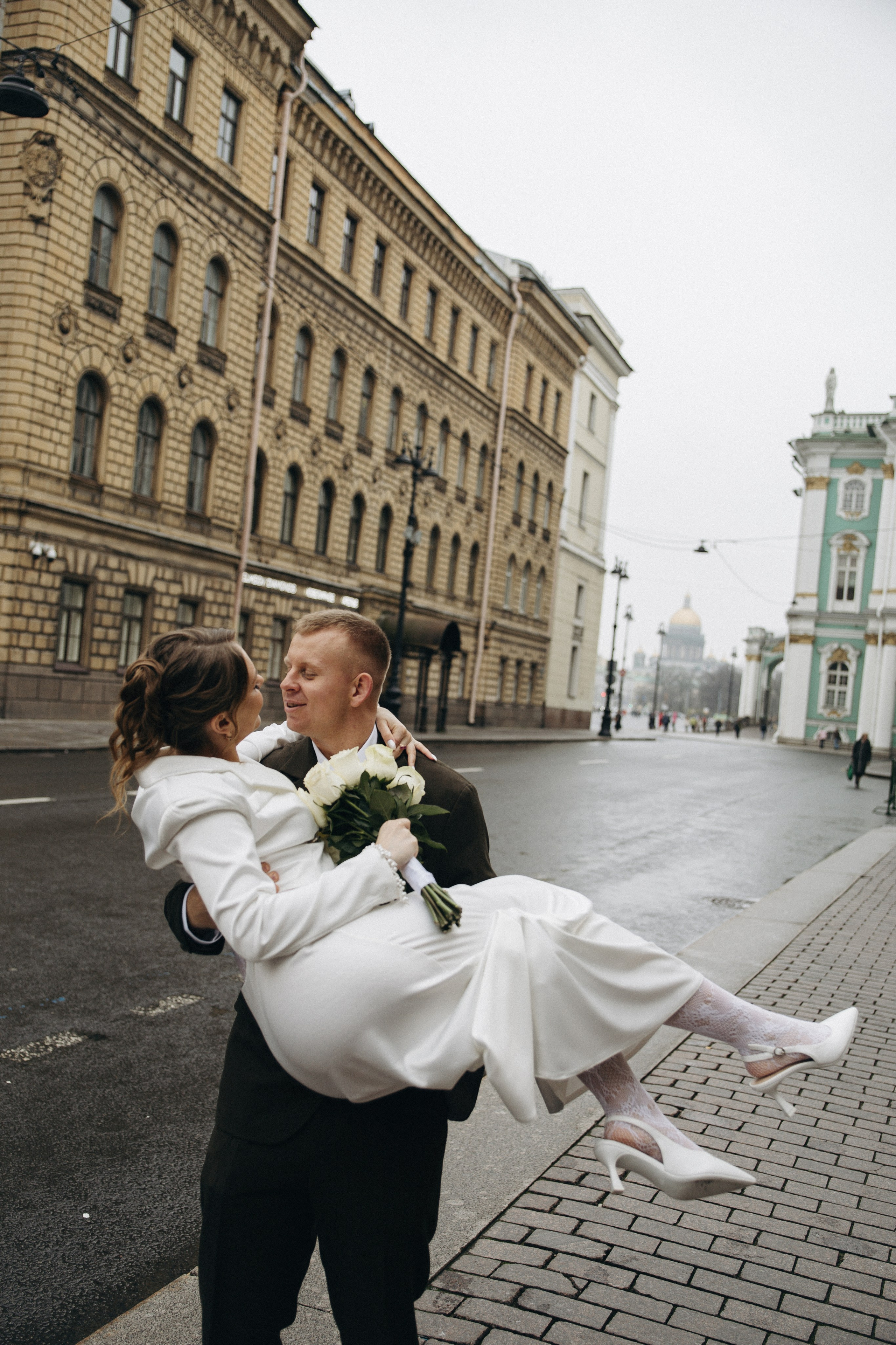 Алина и Илья. Загс и прогулка. Свадебный фотограф в Санкт-Петербурге Лана Денисова