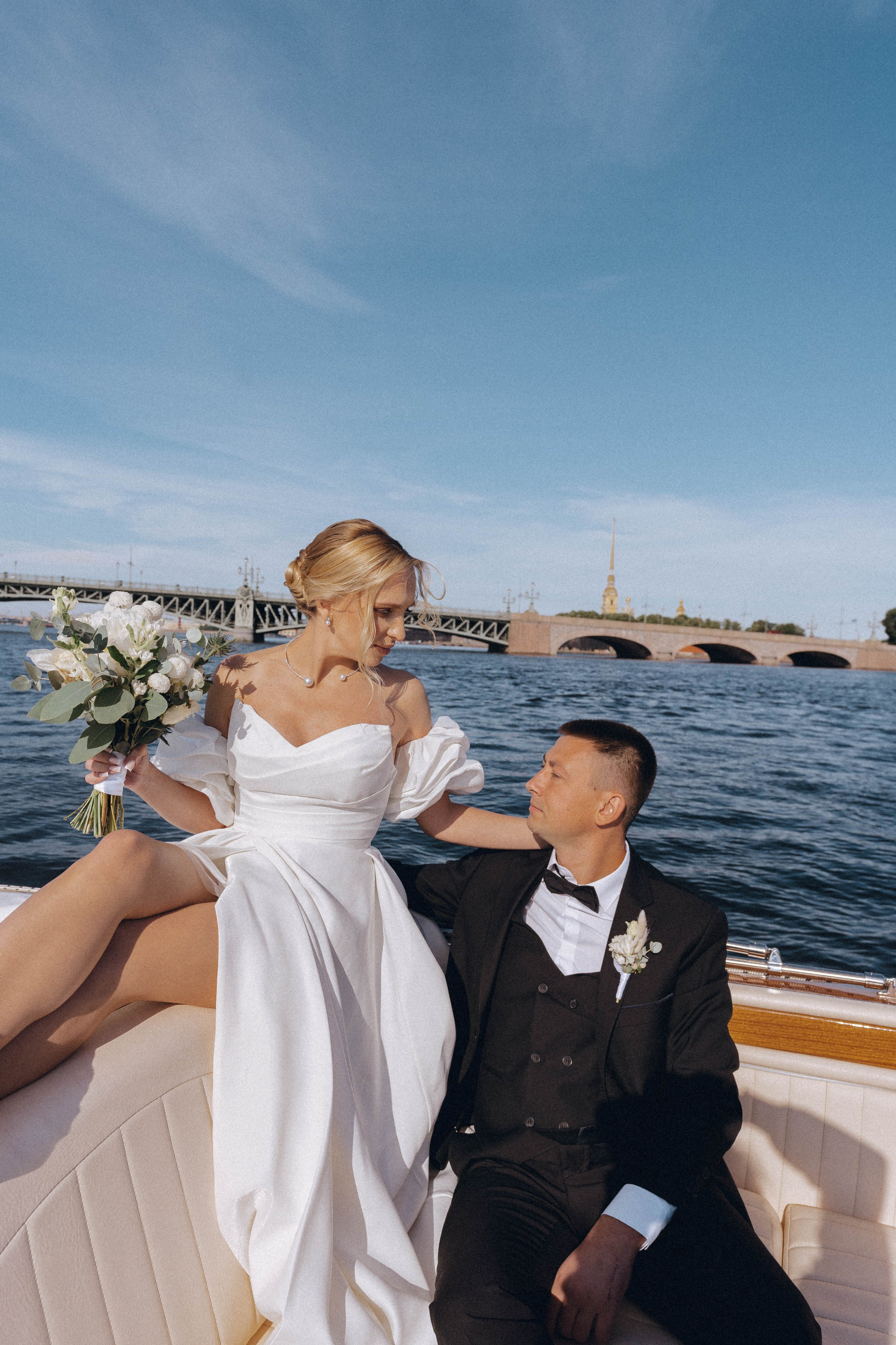 СВАДЕНБНАЯ СЬЕМКА НА КАТЕРЕ ПО КАНАЛАМ САНКТ-ПЕТЕРБУРГА И В АКВАТОРИИ НЕВЫ. Профессиональный фотограф, Санкт-Петербург — Виктория Богомолова