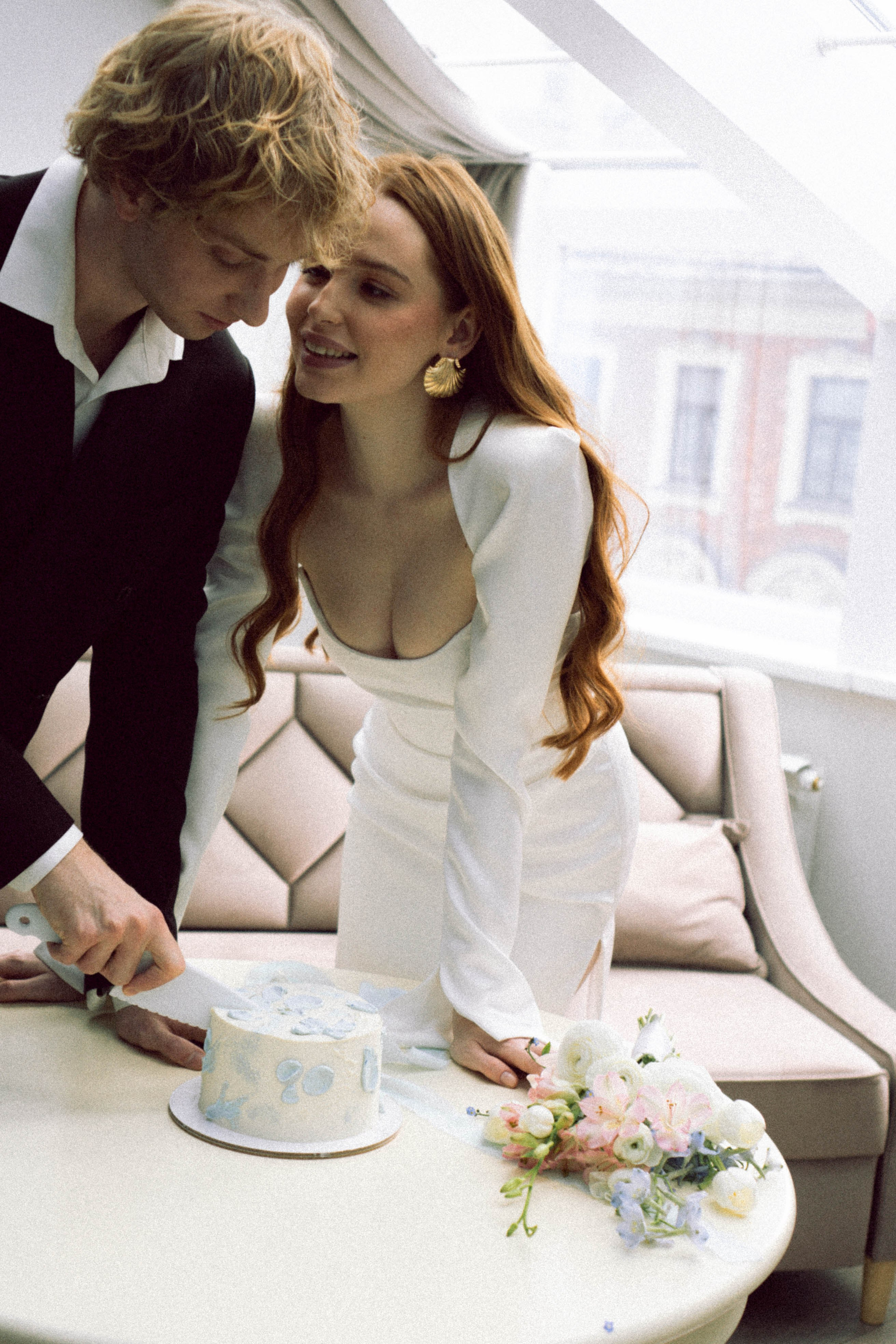 СВАДЕБНАЯ СЬЕМКА В ОТЕЛЕ. СБОРЫ ЖЕНИХА И НЕВЕСТЫ И ТАКЖЕ ТОР И ПОДГОТОВКА К ПРОГУЛКЕ. Профессиональный фотограф, Санкт-Петербург — Виктория Богомолова