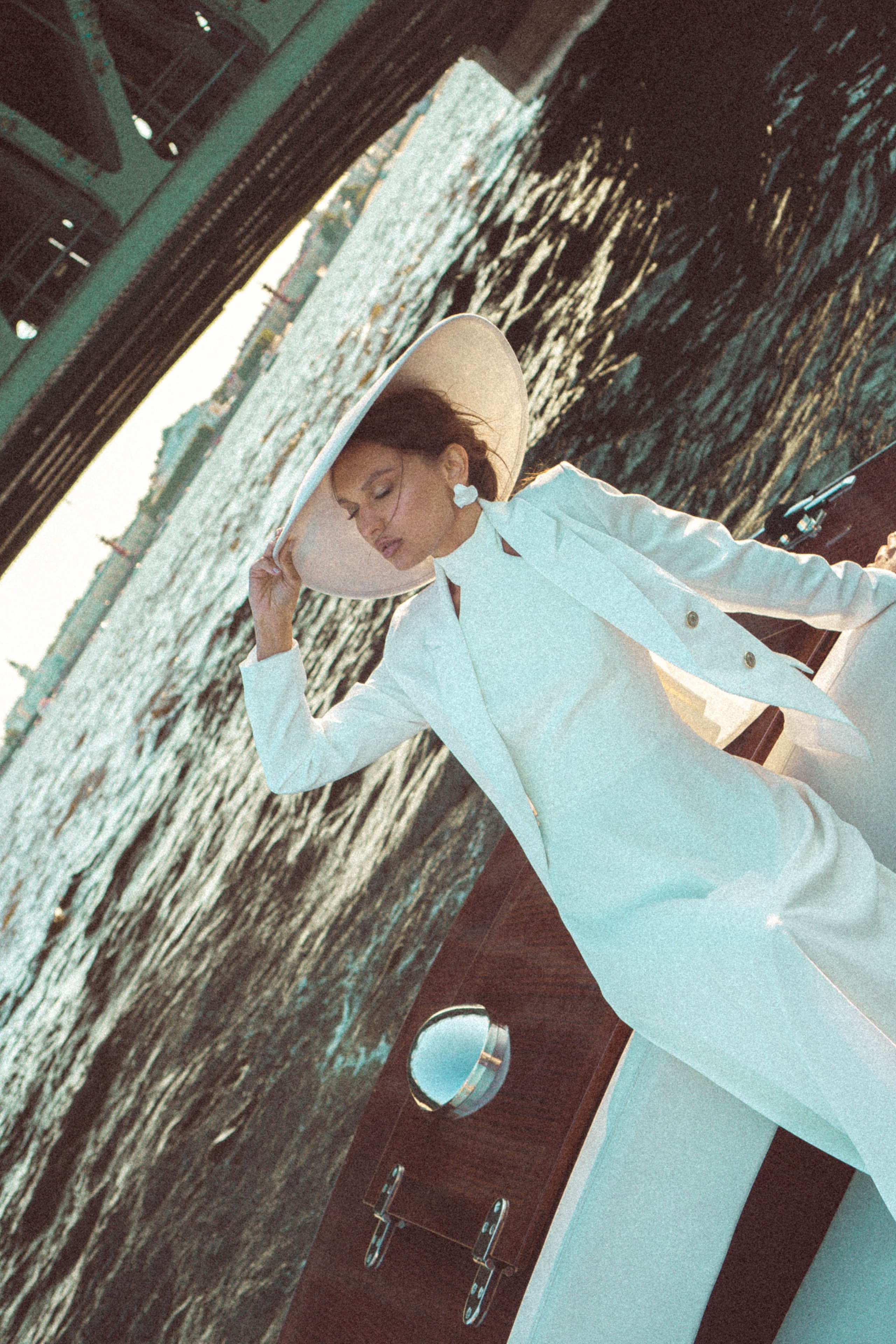 СВАДЕНБНАЯ СЬЕМКА НА КАТЕРЕ ПО КАНАЛАМ САНКТ-ПЕТЕРБУРГА И В АКВАТОРИИ НЕВЫ. Профессиональный фотограф, Санкт-Петербург — Виктория Богомолова