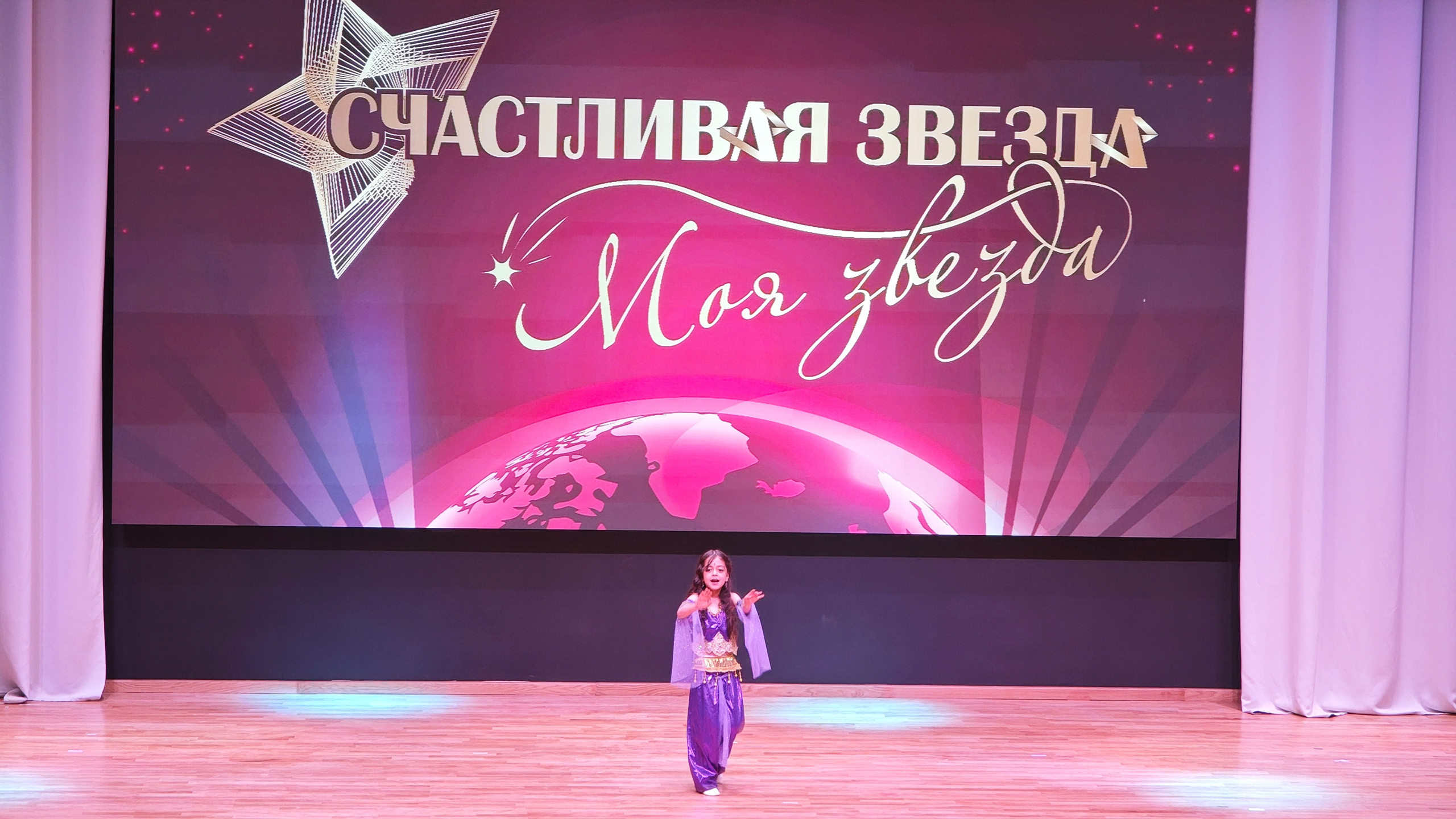 1 ноября 2025 г, г. Бохтар, Таджикистан. Золотое яблочко