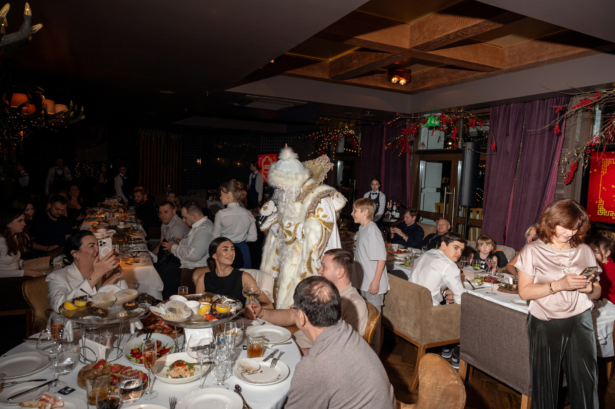 Новый год 2025 в ресторане Red Fox. Репортажный фотограф в Красной Поляне и Сочи Павлюченко Екатерина