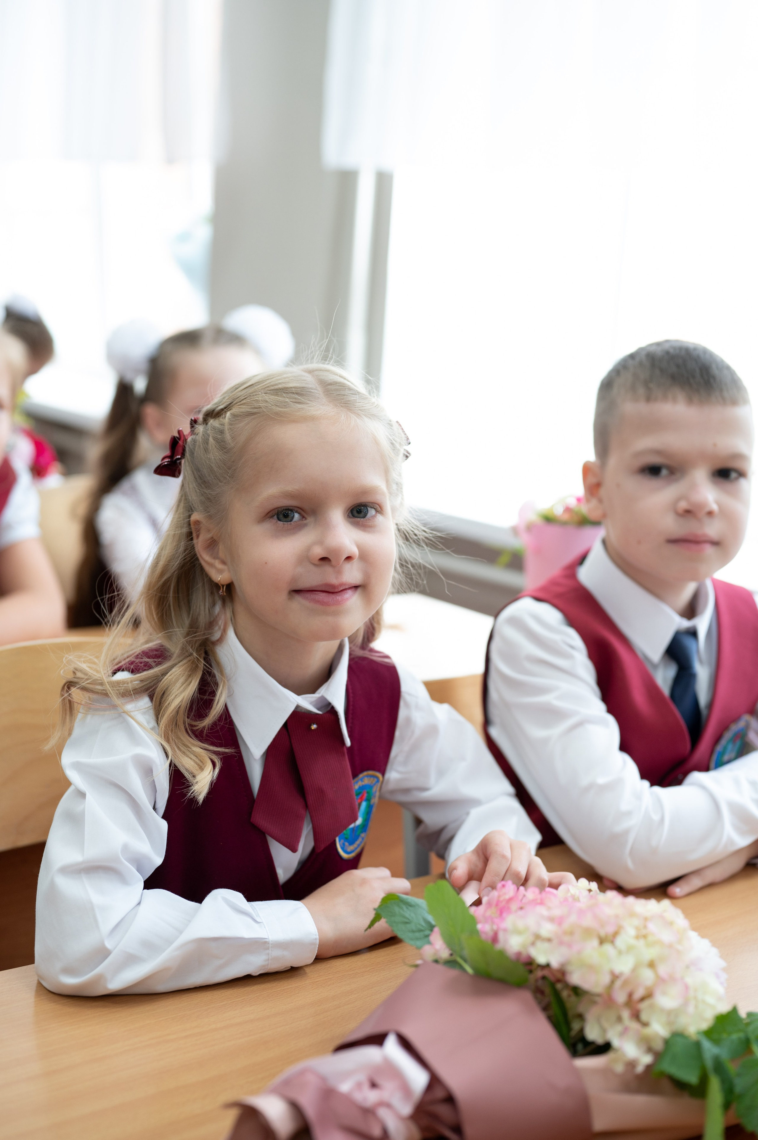 1 сентября 16 гимназия 2 класс (линейка + в классе+ на улице). Фотограф новорожденных, семейный детский в Тюмени Татьяна Морозова