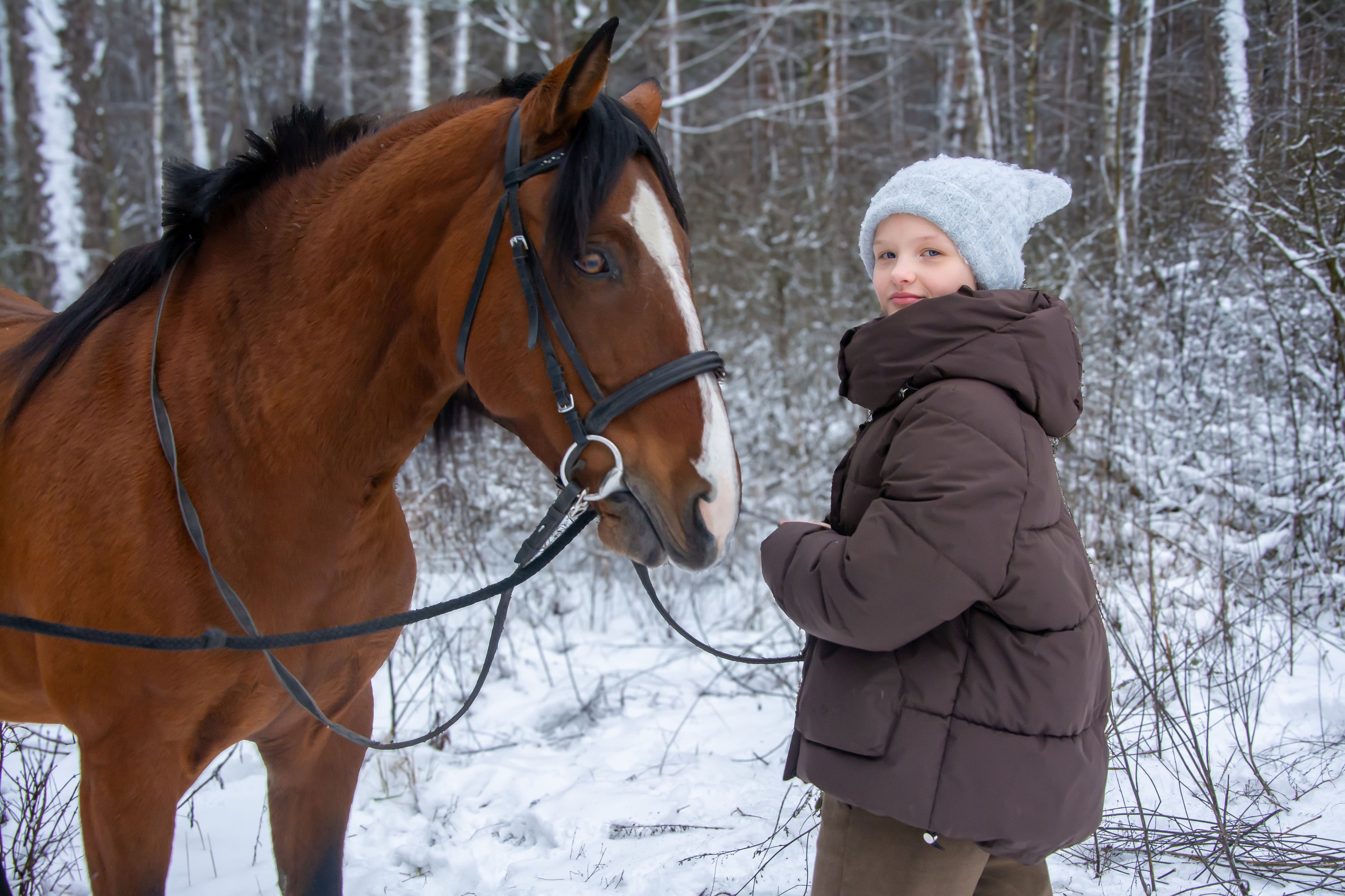 Лес, лошадь и момент полного доверия. Профессиональный фотограф Евгения Бусова в Москве. Семейные, индивидуальные, репортажные и другие фотосессии с душой. 📸