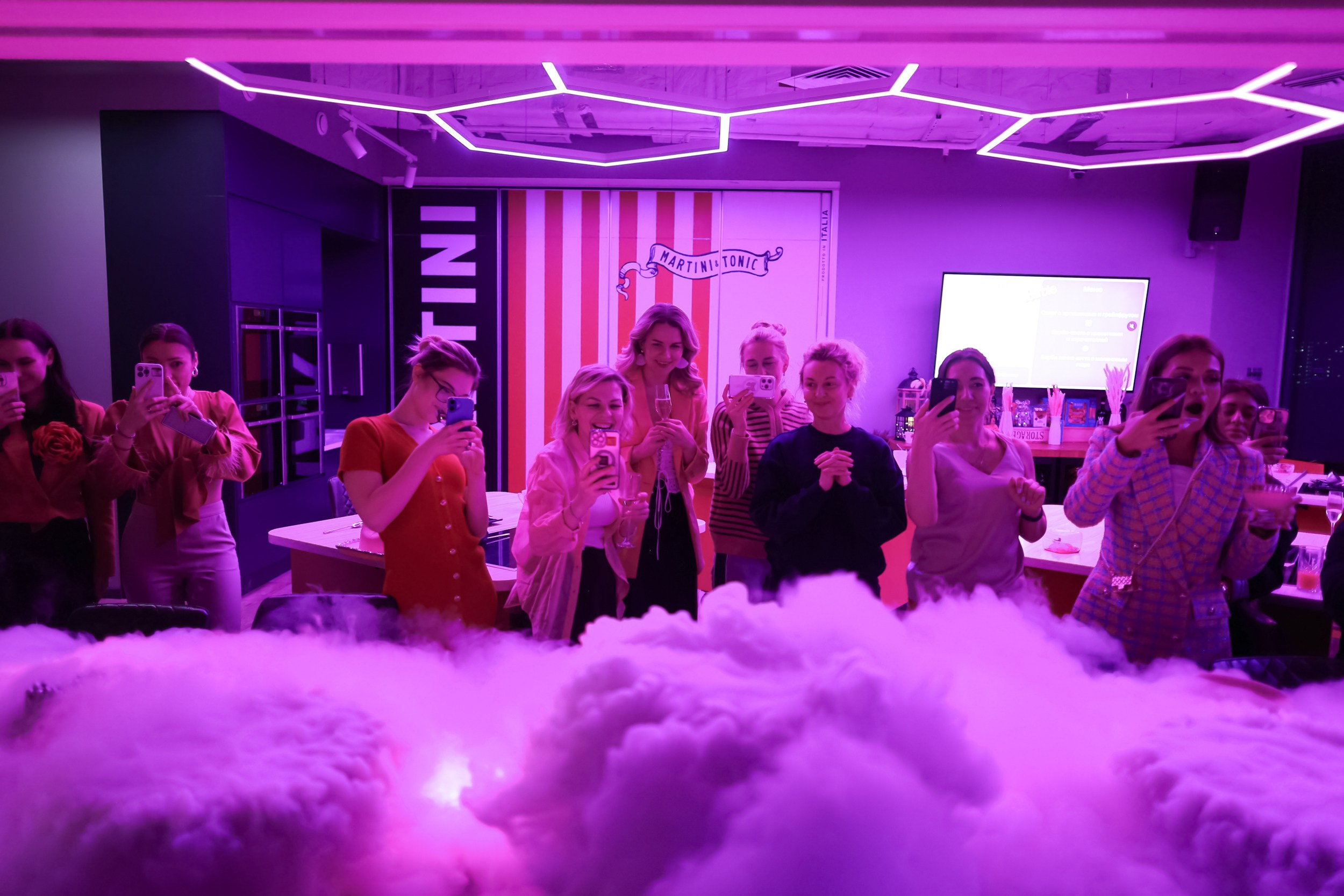 Вечеринка 8 марта в EventyOn. Репортажный фотограф видеограф в Москве Ольга Плаксина