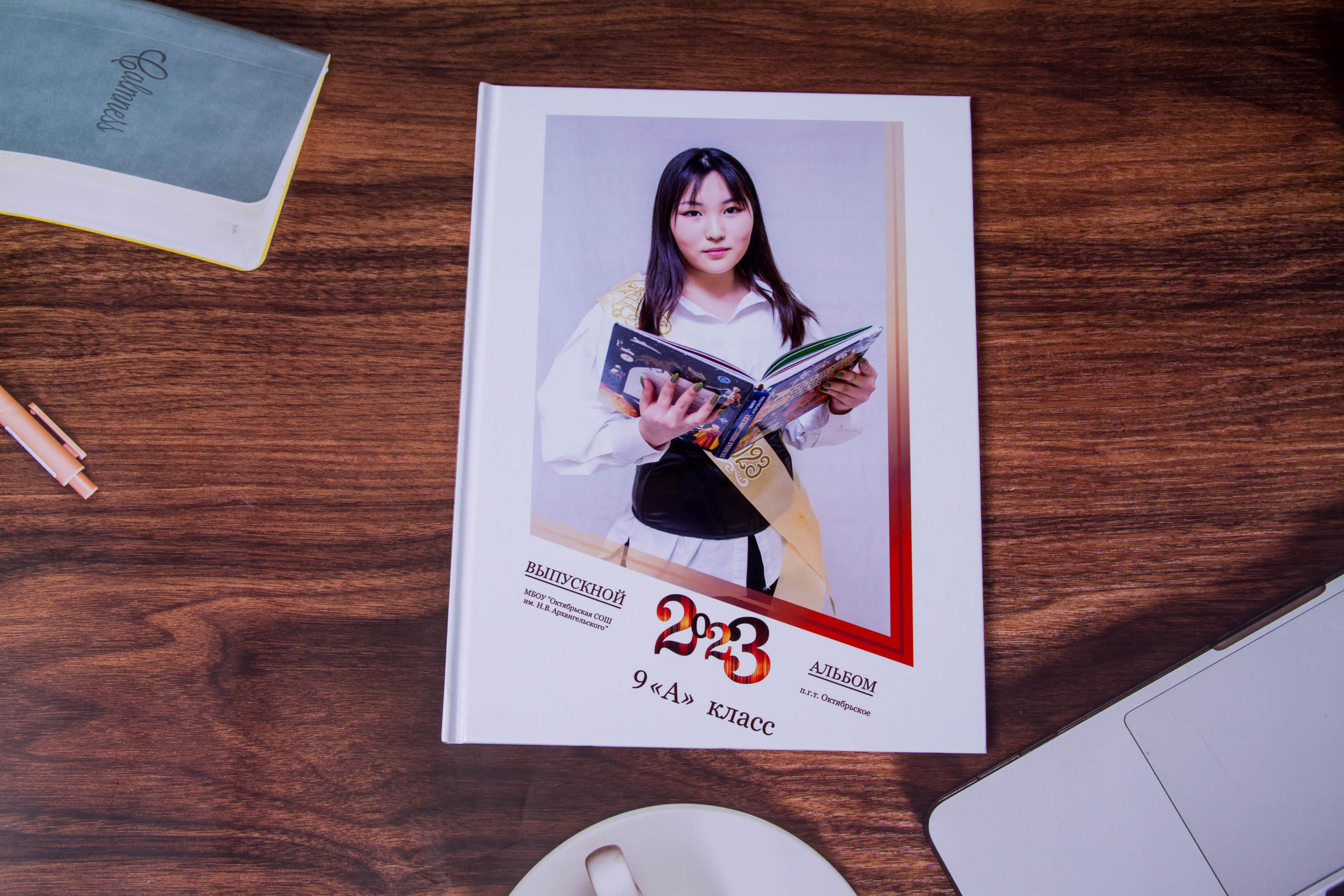 Выпускные альбомы. Выпускные альбомы на заказ Нягань (фотокнигиназаказнягань)
