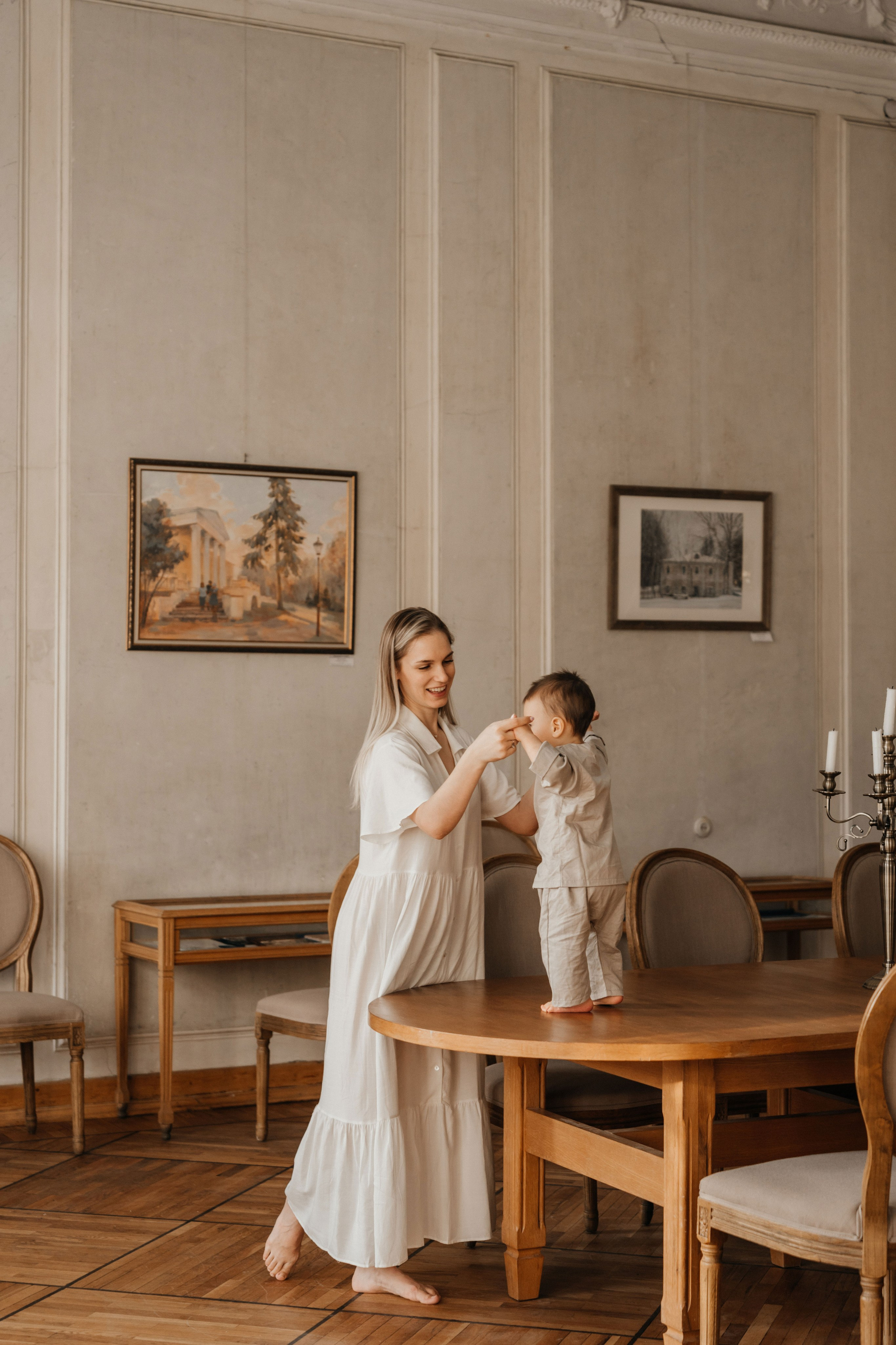 Маленькие ножки в читальне им. Пушкина. Ваш фотограф Вика Артемова