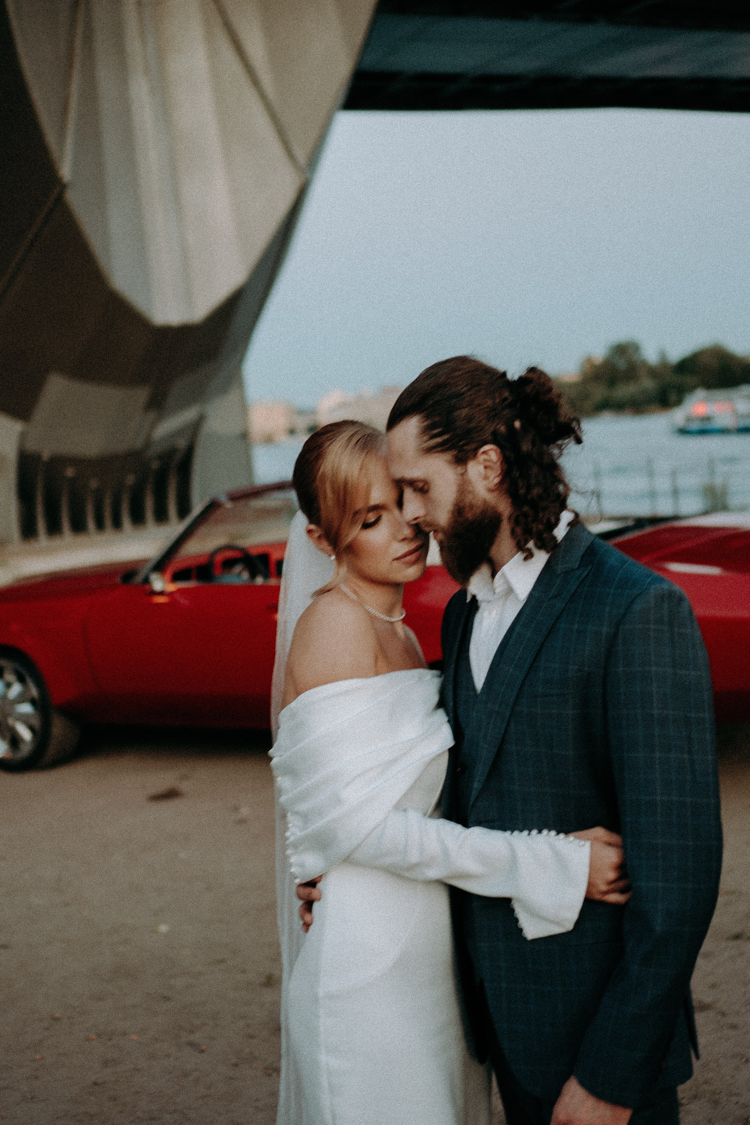 СВАДЕБНАЯ СЬЕМКА ВОЗЛЕ МСОТА БЕТАНКУРА НА КАБРИОЛЕТЕ. Профессиональный фотограф, Санкт-Петербург — Виктория Богомолова