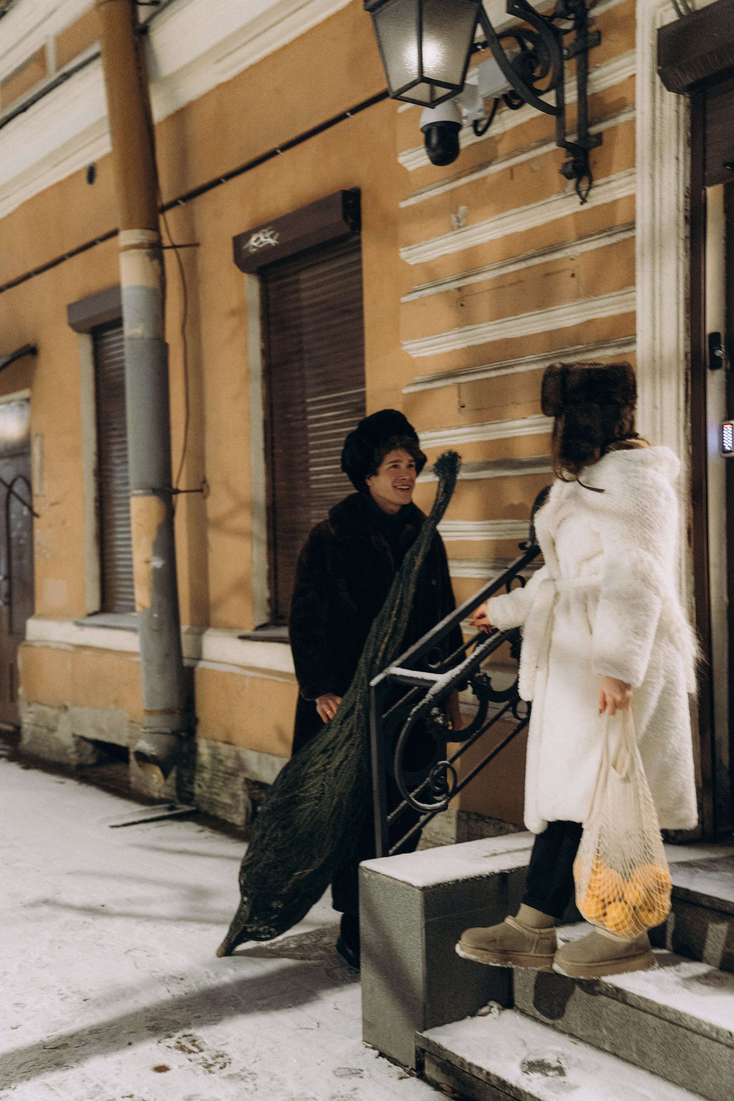 НОВОГОДНЯЯ ПРОГУЛКА ПАРЫ ПО ЧЕРНЫШЕВСКОЙ ПЕРЕД НОВЫМ ГОДОМ. Профессиональный фотограф, Санкт-Петербург — Виктория Богомолова