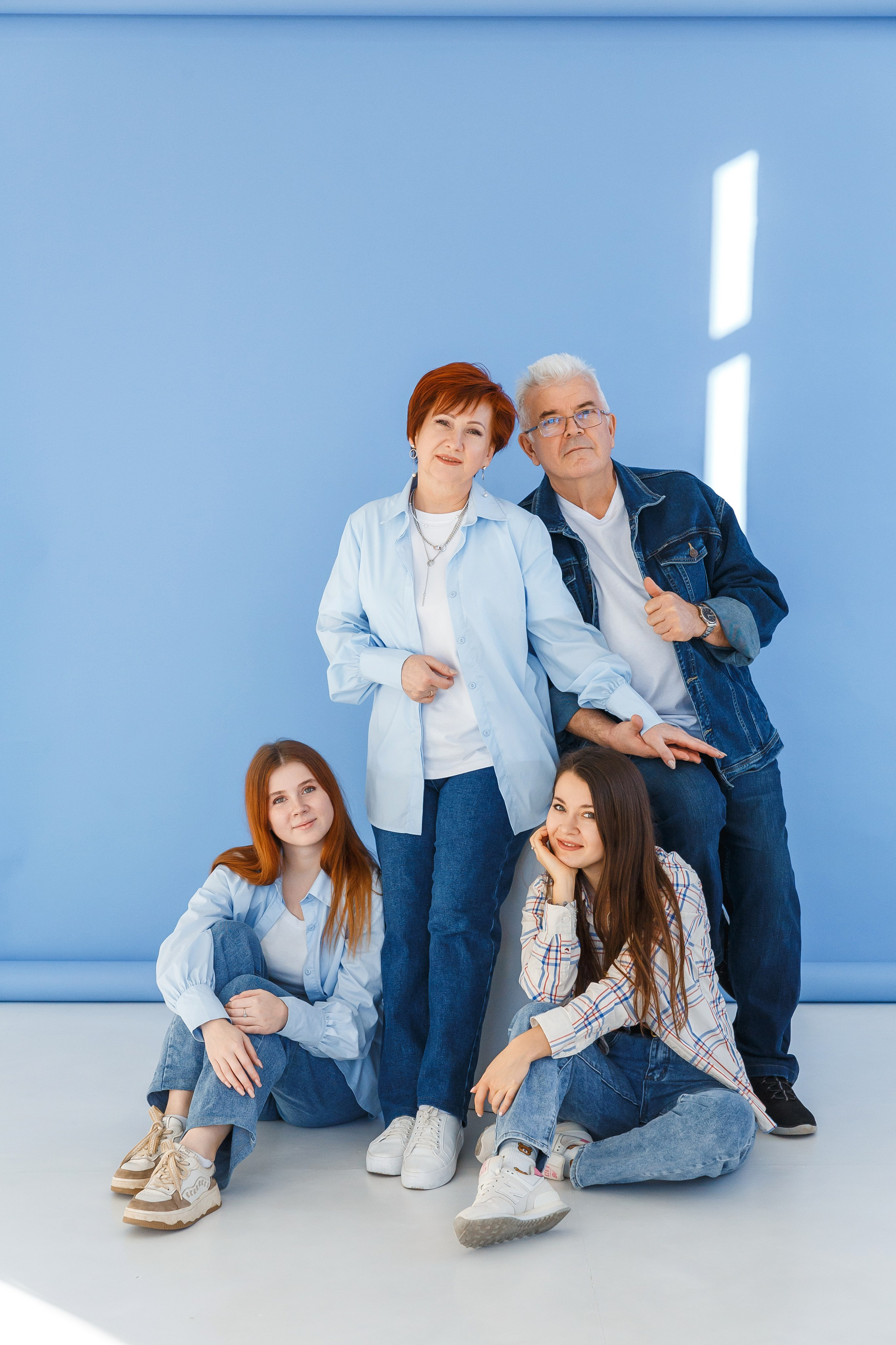 Рождественская встреча Синицыных в студии. Событийный фотограф Максим Бескоровайновнов