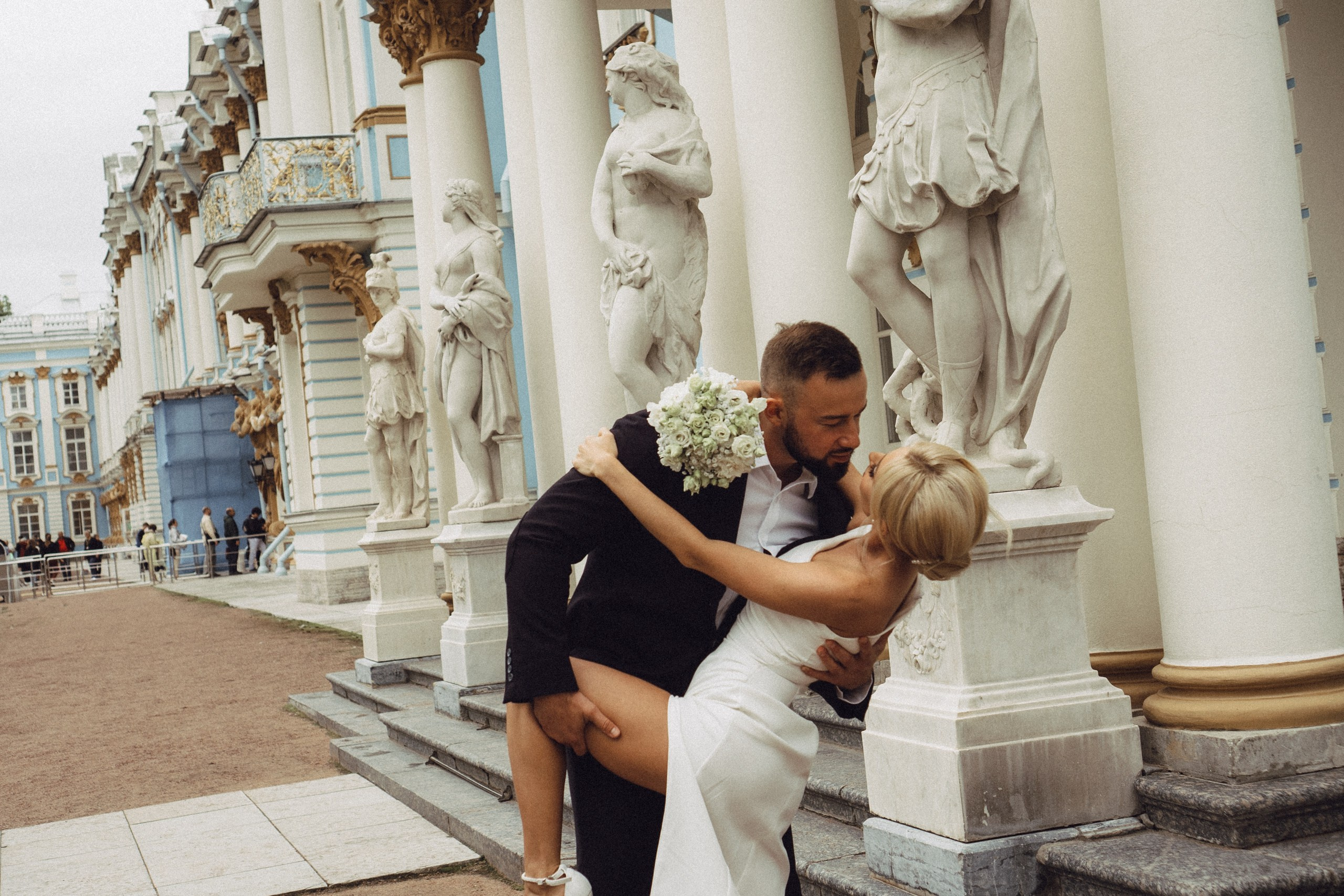 СВАДЕБНАЯ ИСТОРИЯ В ГОРОДЕ ПУШКИН ВОЗЛЕ ЕКАТЕРИНИНСКОГО ДВОРЦА И В ПАРКЕ. Профессиональный фотограф, Санкт-Петербург — Виктория Богомолова