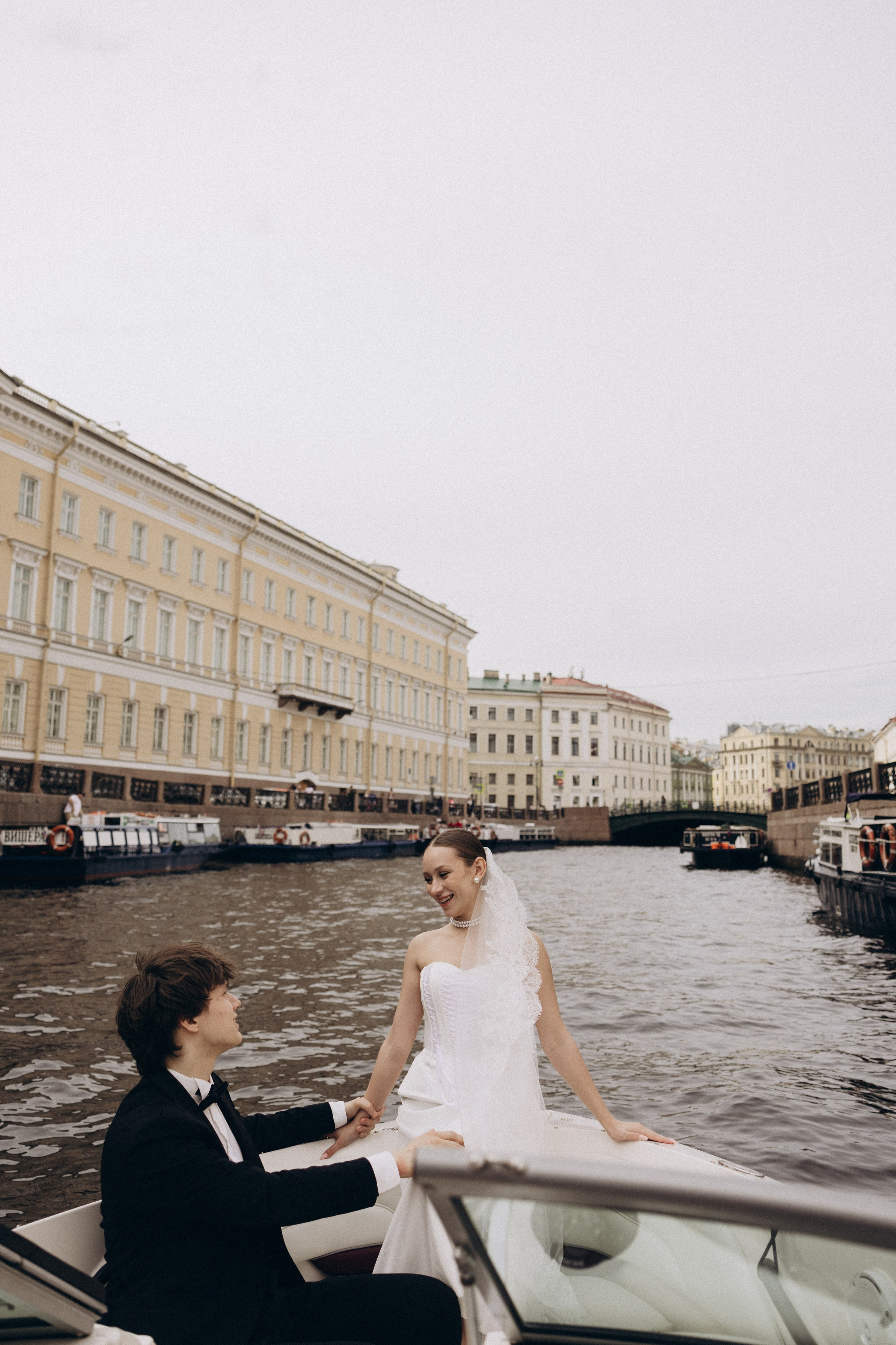 Свадебная прогулка на катере. Семейный и свадебный фотограф в Санкт-Петербурге Екатерина Васильева