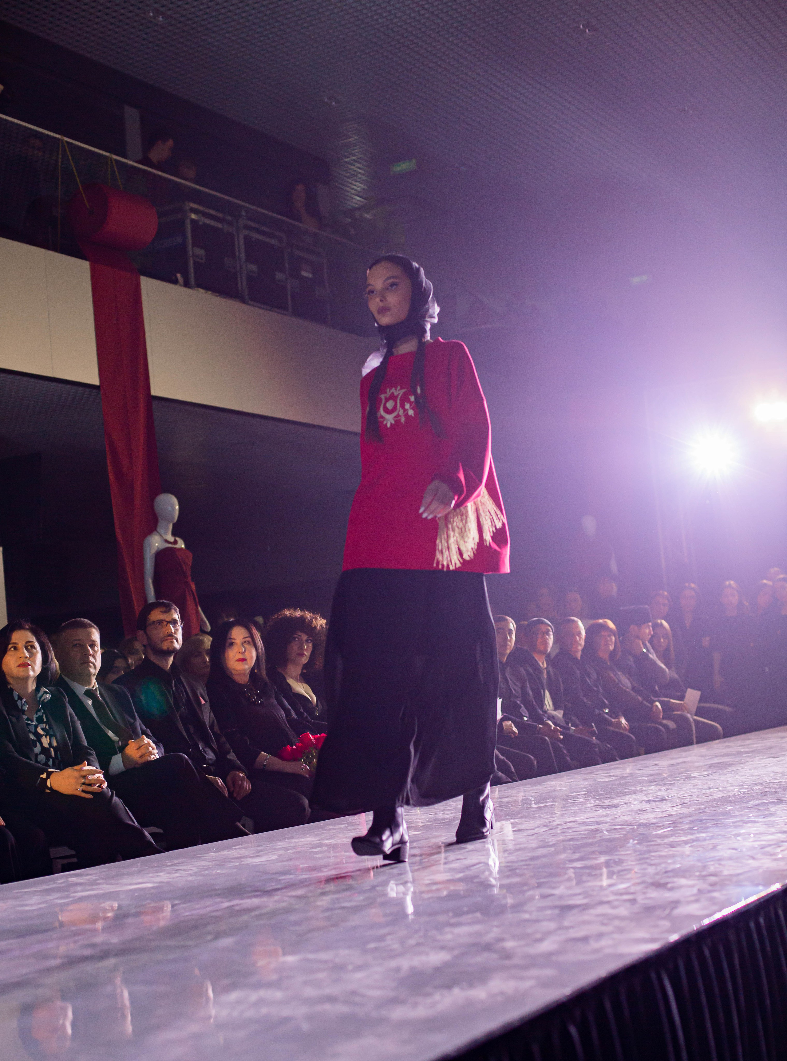 Crimean Tatar fashion show «Urba fashion day». Beye Shevkiyeva Photography
