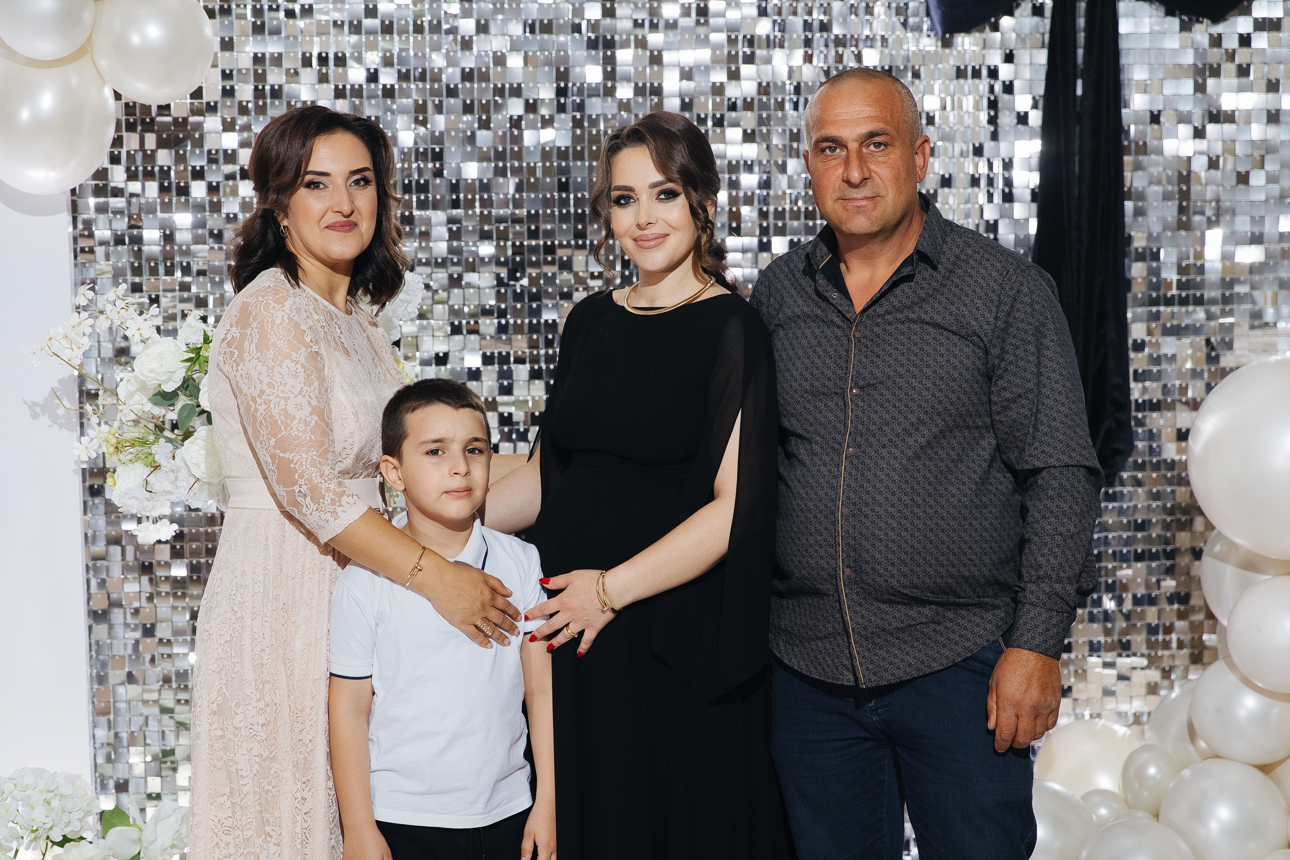 Ани и Назели. 35&5 День рождения, «Янтарь». Фотограф в Красноярске Надежда Воскресенская