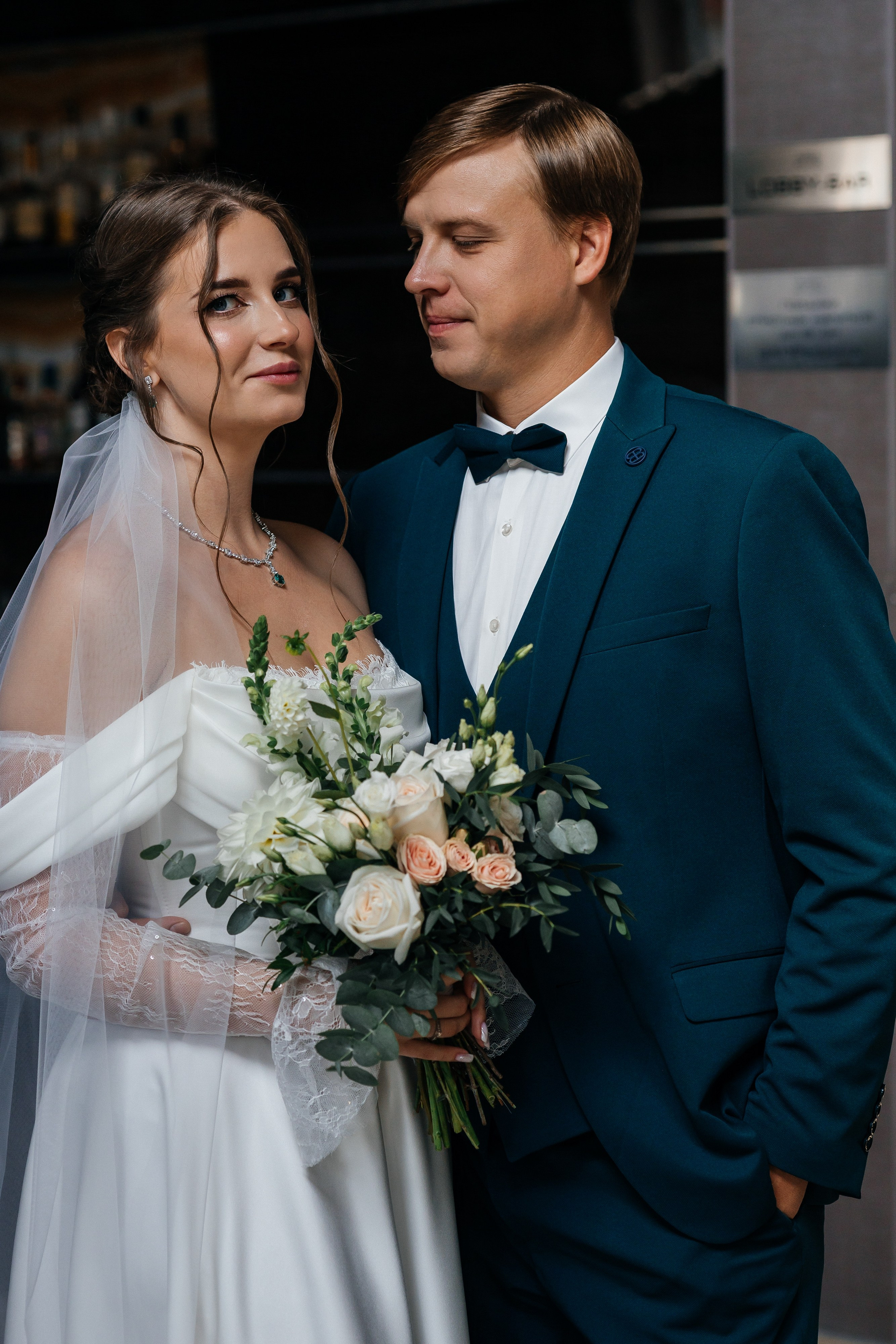 Свадебная прогулка на корабле. Олег Сверчков | Свадебный фотограф Вологда