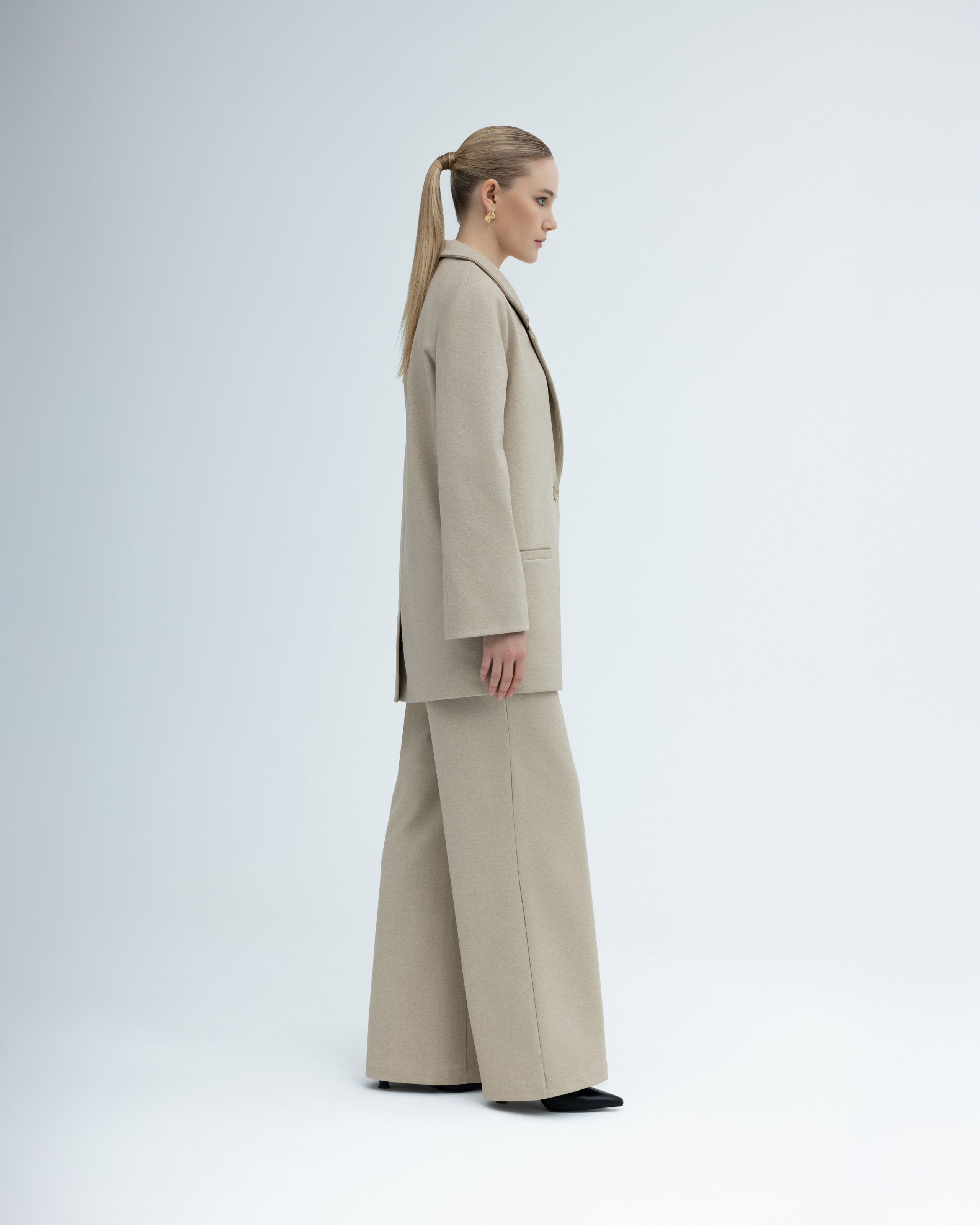 Voix. Photographer. Producer. Retoucher