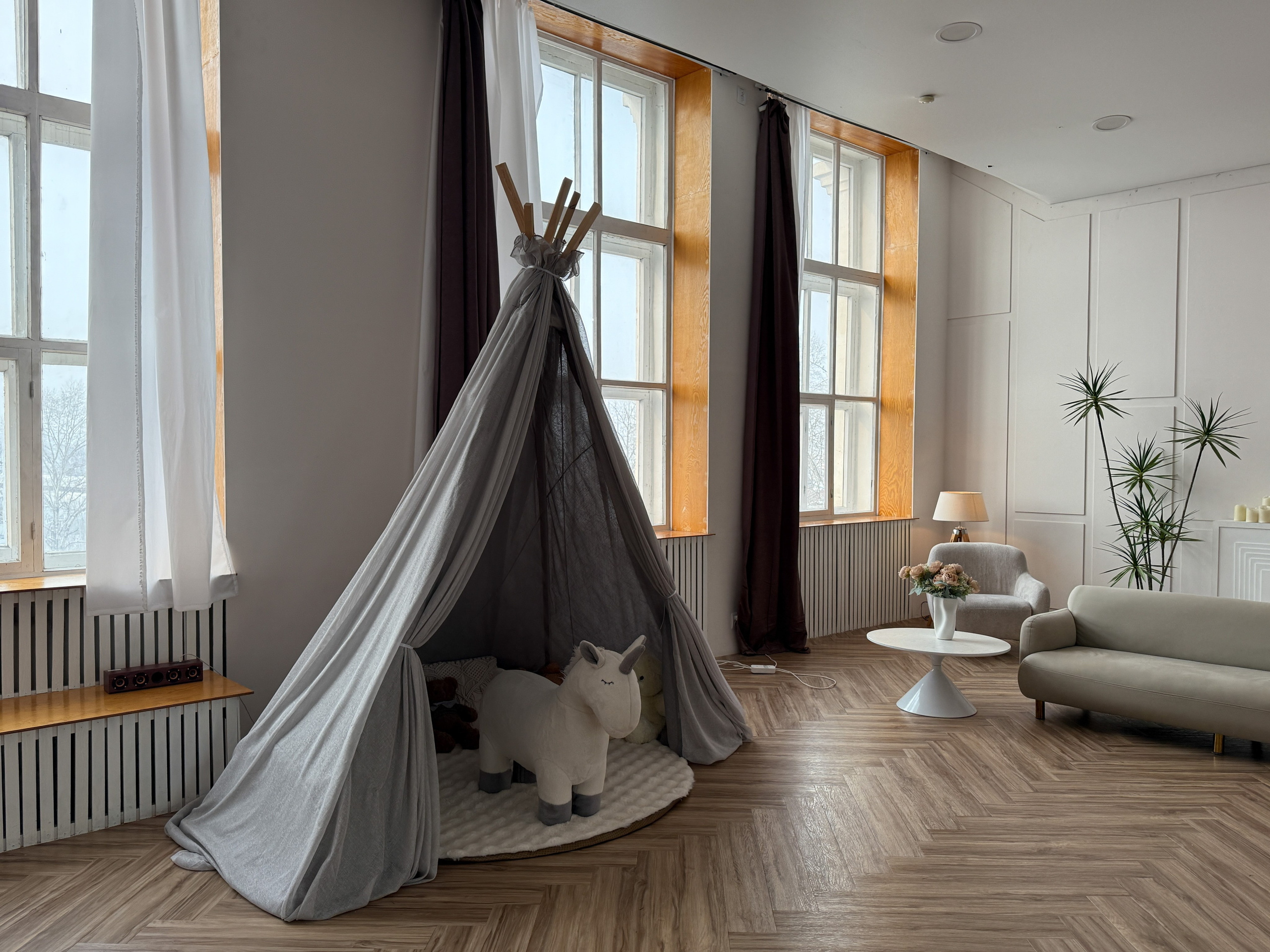 Белый (студия Ван Рум). Фотограф г. Хабаровск. Семейные и индивидуальные съёмки