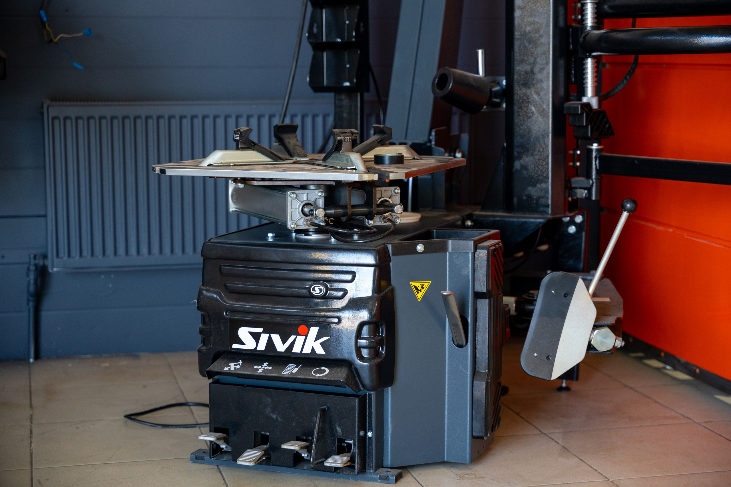 Интерьерная фотосъемка автосервиса Fit Service в Краснодаре — сеть СТО Профессиональная фотосъемка интерьера техцентра в Краснодаре. Шедевры для Вас! Фотограф и Видеограф в Краснодаре Пахиев Руслан