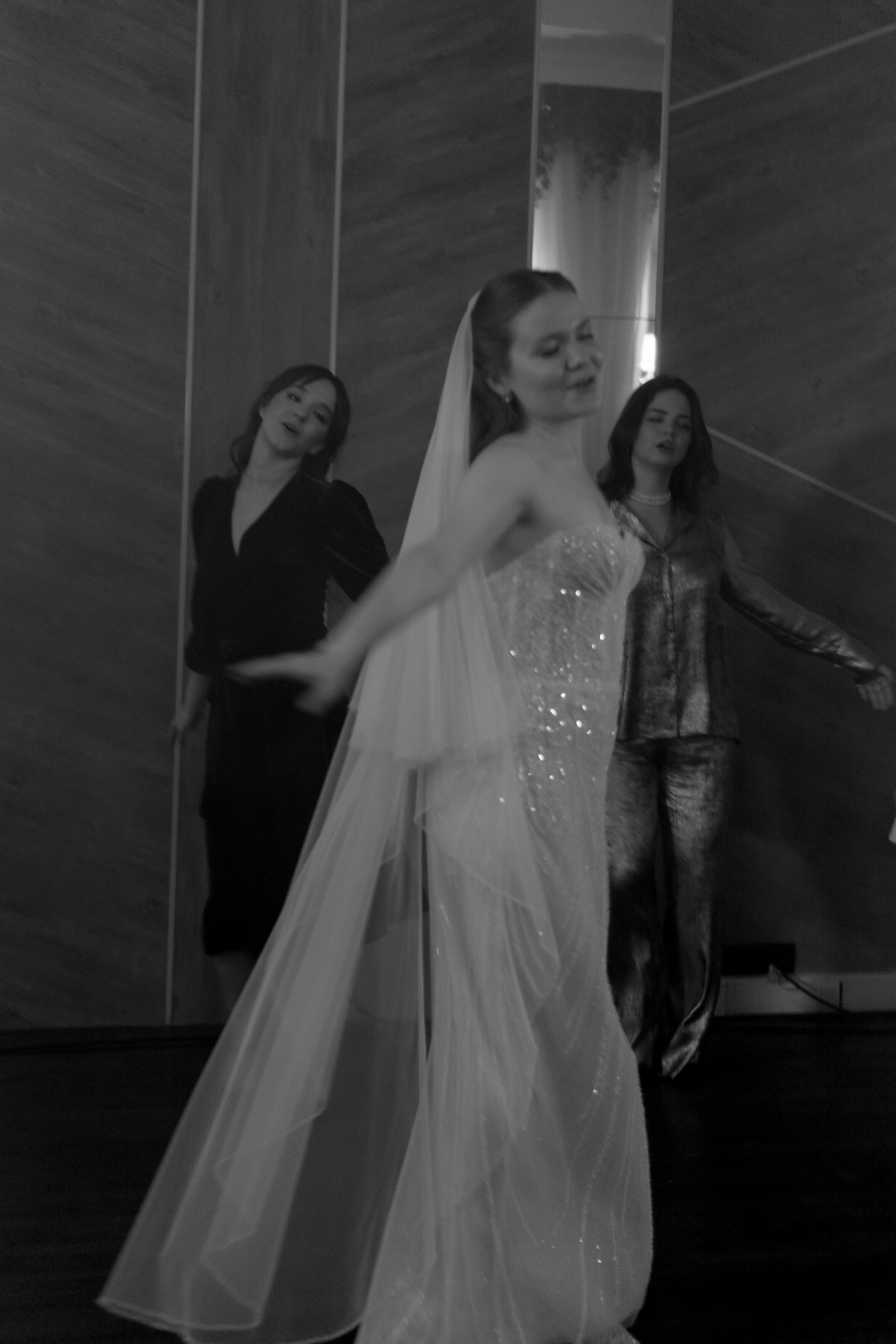 СВАДЕБНАЯ СЬЕМКА СБОРОВ В ОТЕЛЕ И ВЫЕЗД НА ЦЕРЕМОНИЮ (СНЯТО В СИБИРЕ В НИЖНЕВАРТОВСКЕ). Профессиональный фотограф, Санкт-Петербург — Виктория Богомолова