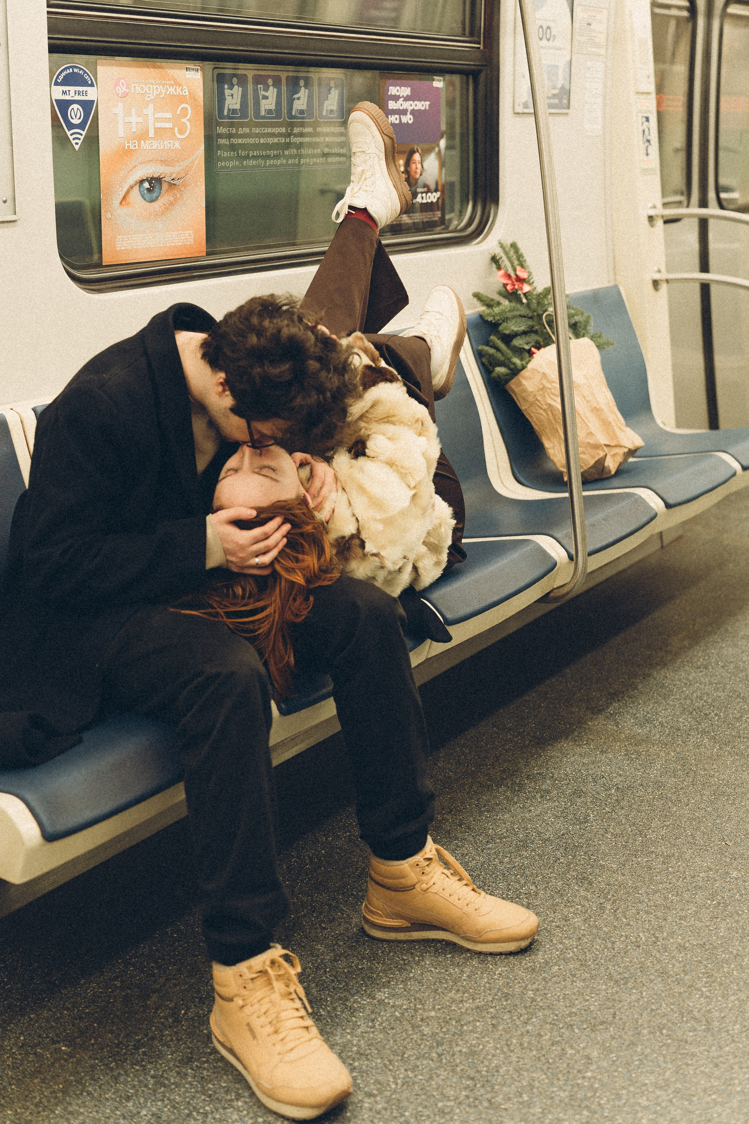 НОВОГОДНЯЯ ФОТОСЕСИИЯ ПАРЫ В МЕТРО ЛЮБОВЬ. Профессиональный фотограф, Санкт-Петербург — Виктория Богомолова