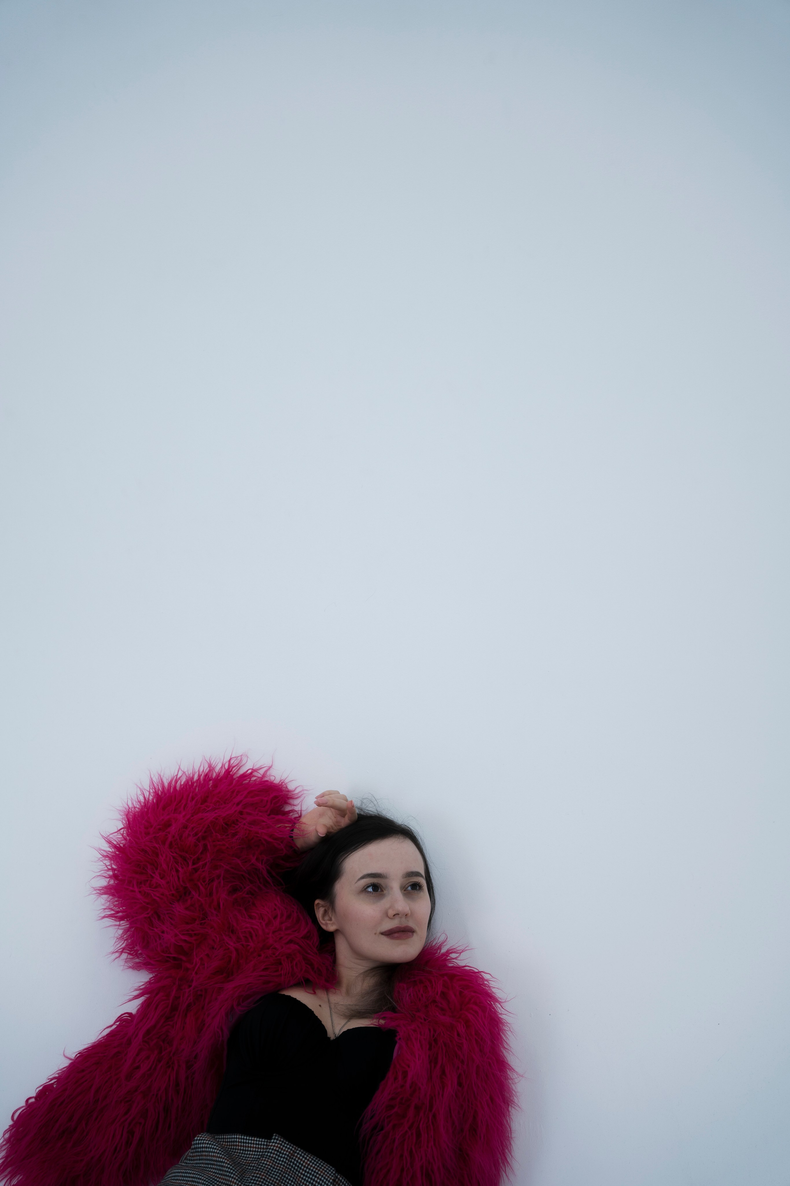 ДЕВОЧКА НА ШАРЕ. Главная