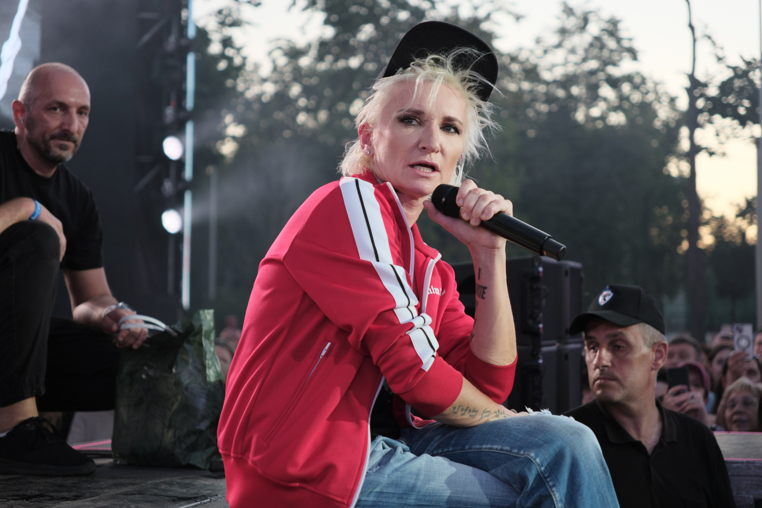 Диана Арбенина (группа «Ночные снайперы») — Москва, МТС Live Лето 2024. RedGeek - блогер и стручњак за образовање и ИТ Кирил Ситнов