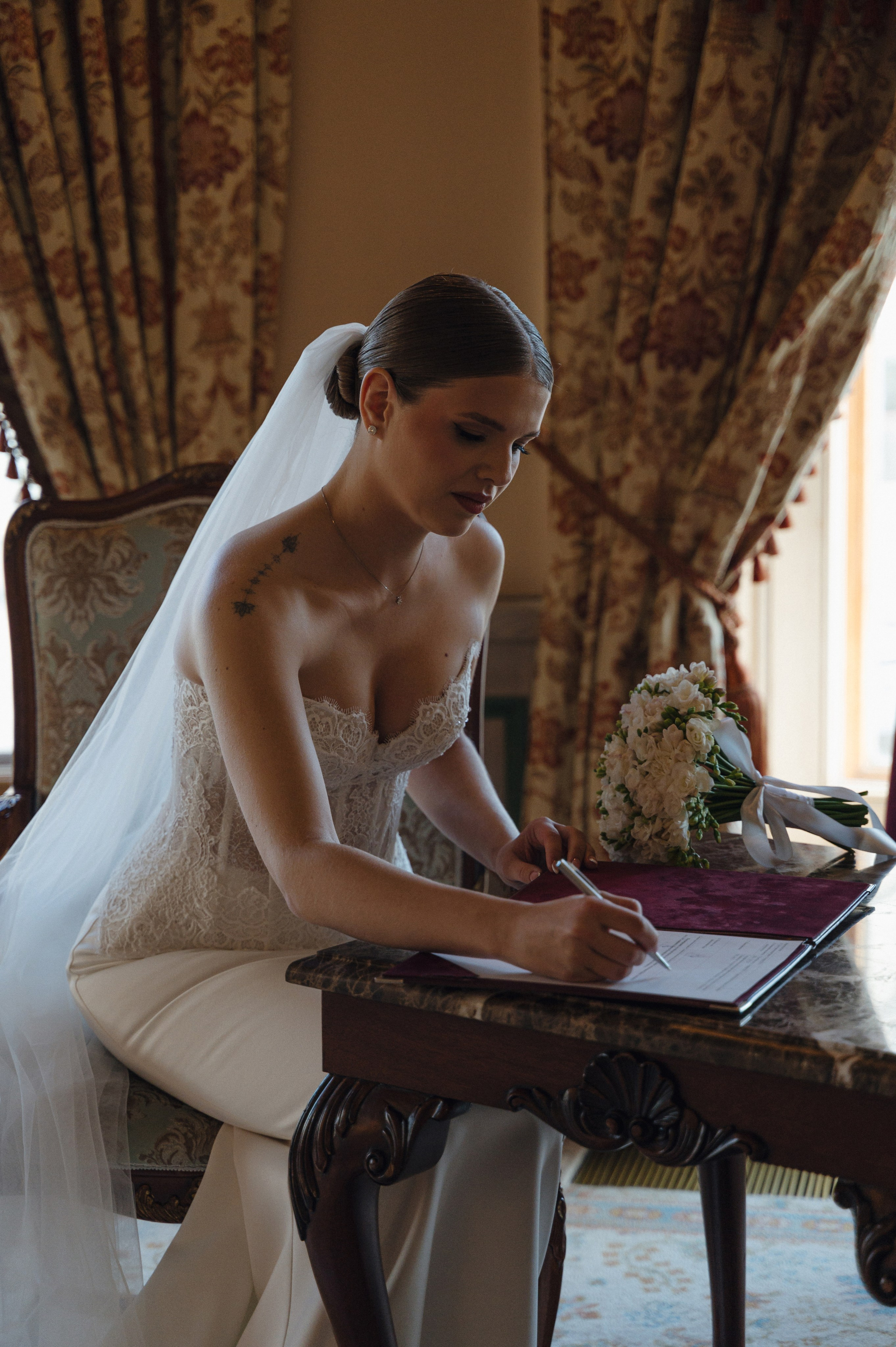 Дмитрий и Луиза. Гостиница Националь и ресторан Белуга. Свадебный фотограф Москва и Санкт-Петербург. Анастасия Чудина