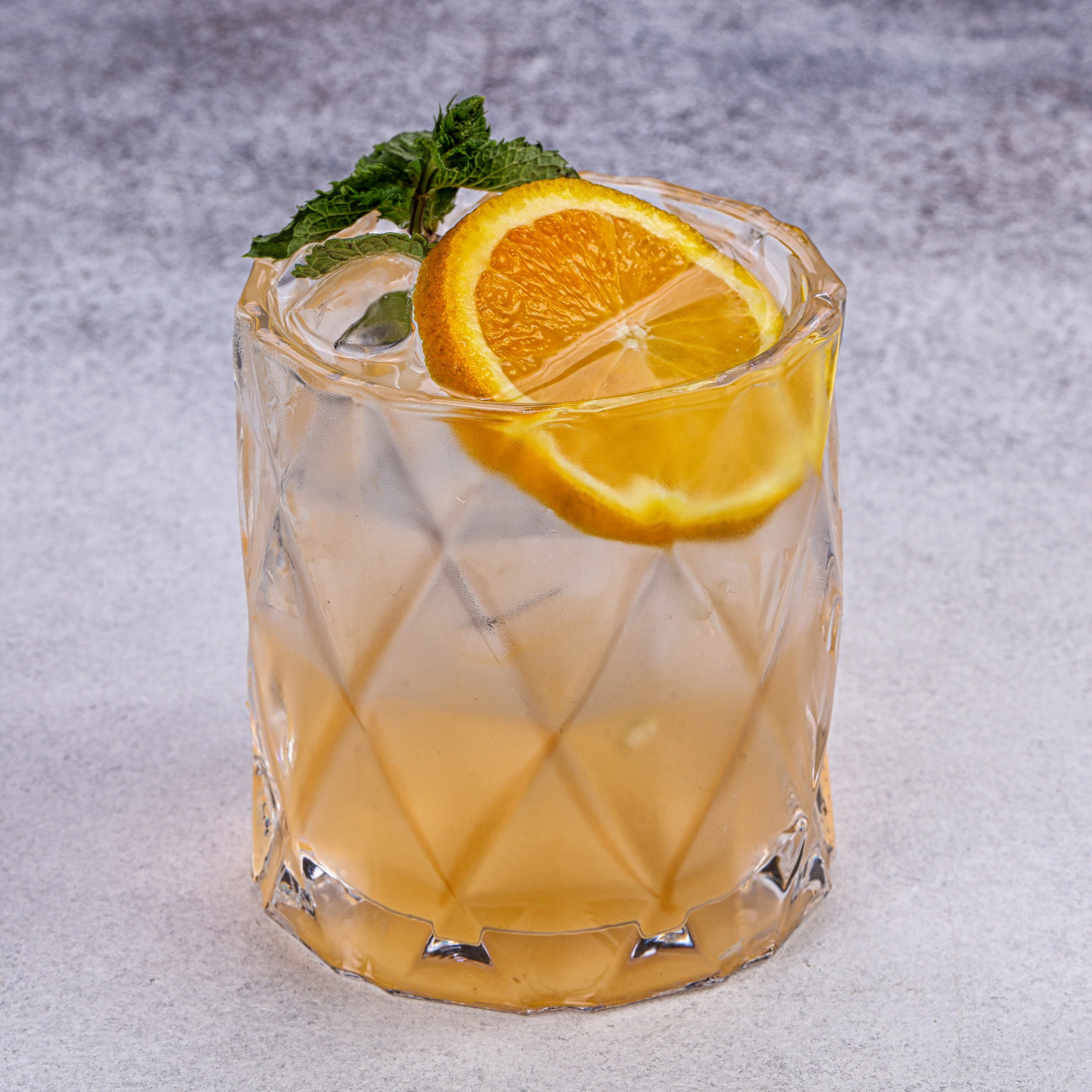 Фотосъемка суши и роллов. Заказ по тел.: +7 (906) 006-90-22. Фуд-фотограф Андрей Старостин — съемка еды в Москве. 9000 руб. в час