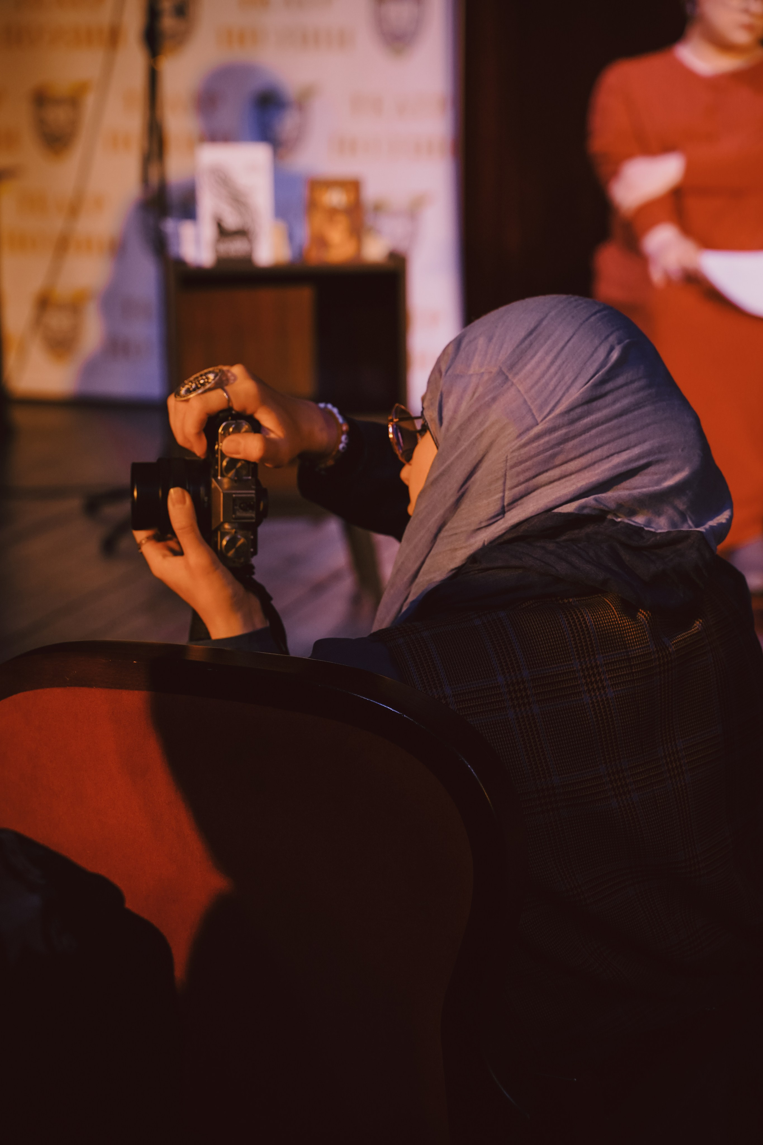 Поэтический вечер. Амина Абасова — индивидуальный фотограф в Махачкале, Дагестан