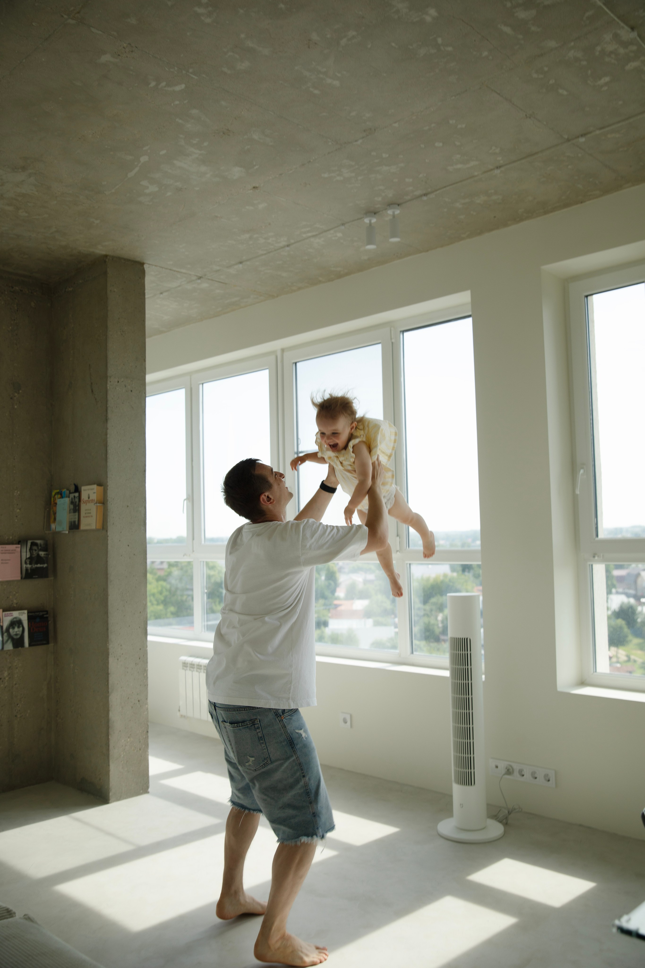 Домашняя съемка красивой семьи в солнечной квартире. Фотограф новорожденных, детский фотограф  Москва.Семейная съемка Москва. Семенова Анна