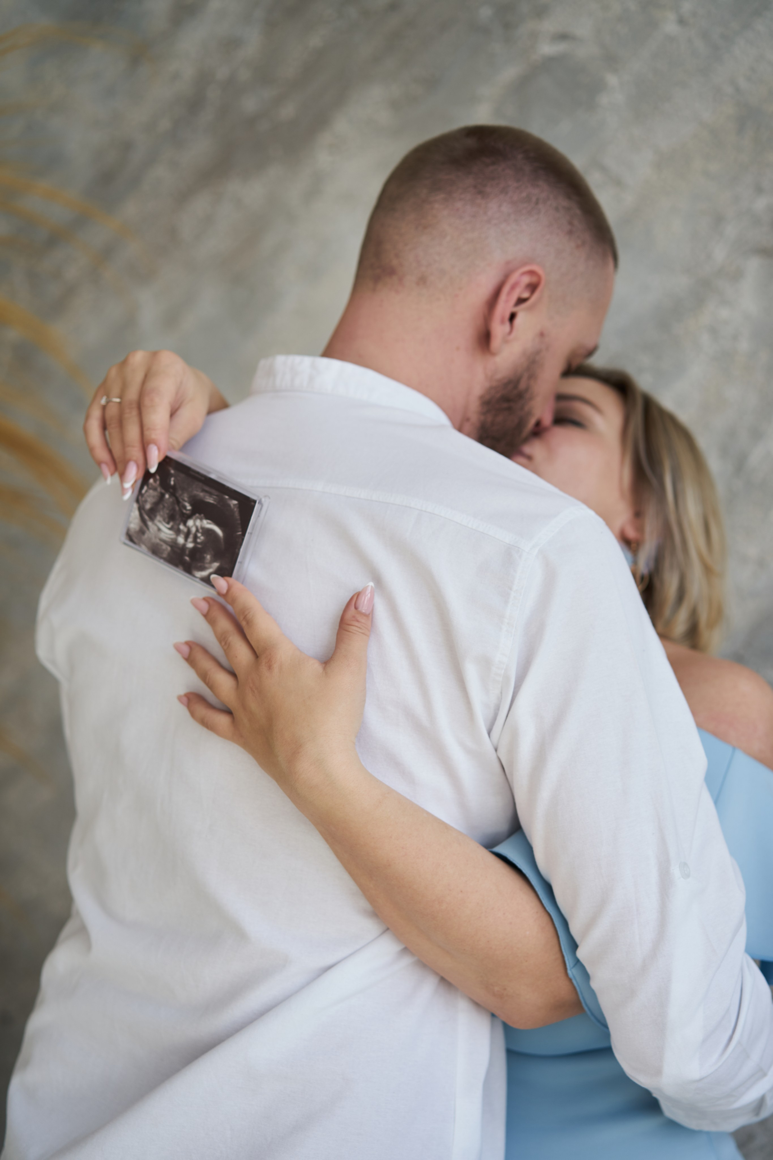 Беременность съемка пары в студии. Фотограф Екатеринбург Кокшарова Александра