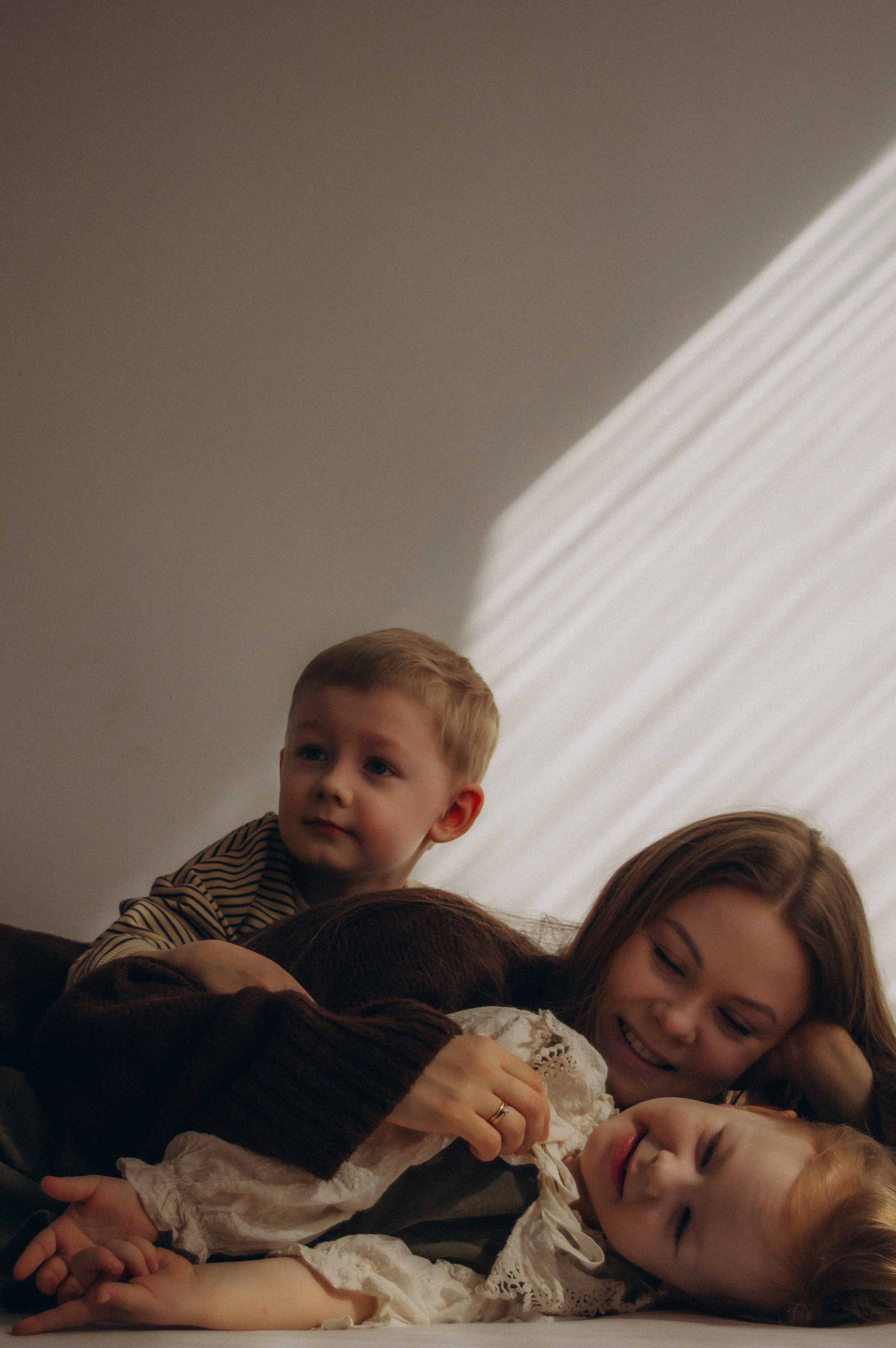 Любовь в воздухе. Семейная фотосессия в студии. Юлия Левада Семейный и женский фотограф