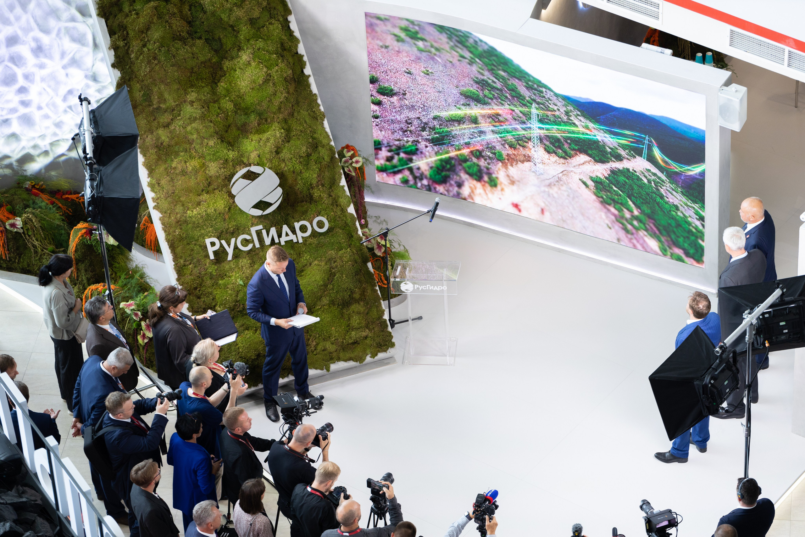 ВЭФ 2025. Олег Катакинов| Репортажный фотограф в городе у моря (Владивосток)