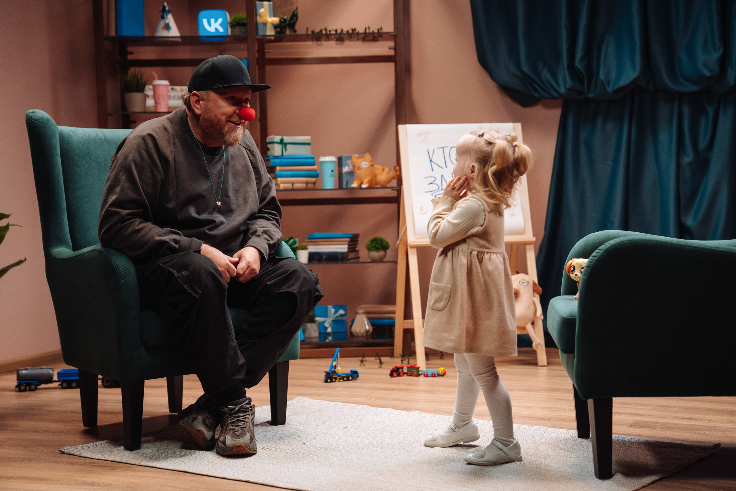 Шоу — Кто здесь папа?