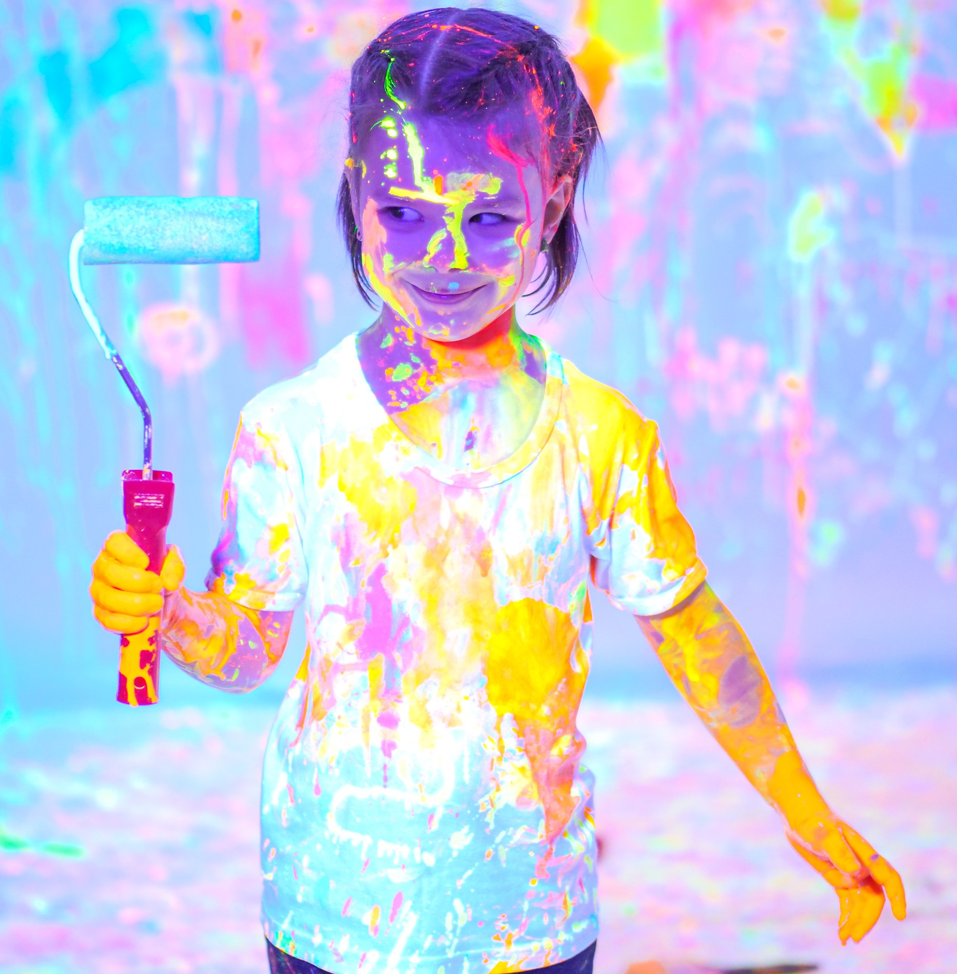 Неоновое рисование. Kids Point Saratov