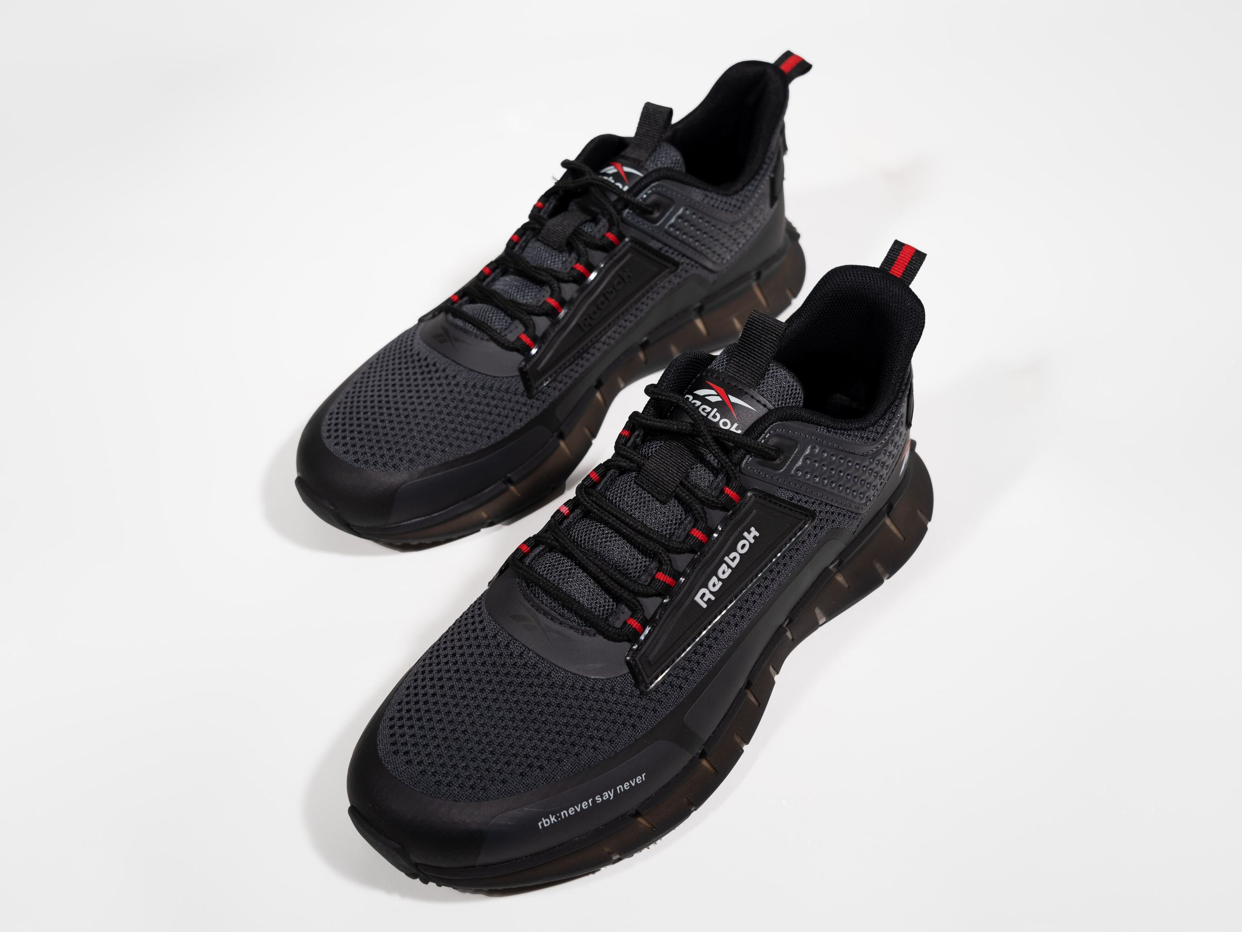 Съемка кроссовок для авито. Олейник Денис — предметный фотограф, фотограф для маркетплейсов в Казани