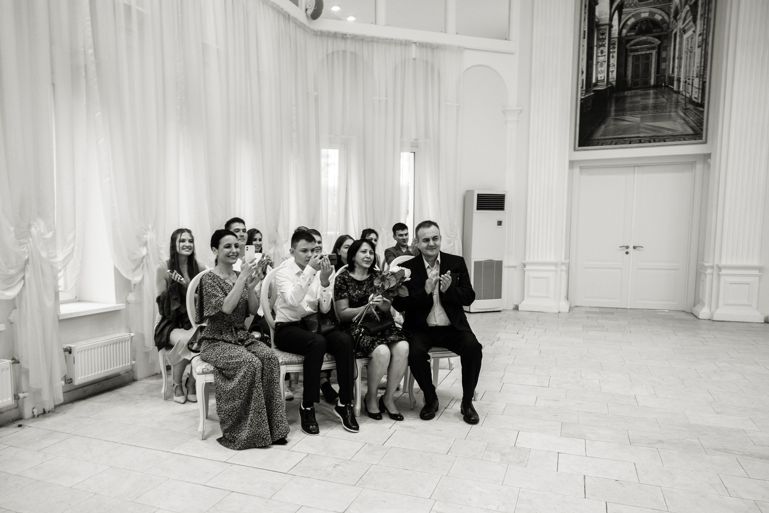 ВЫБОРГСКИЙ ЗАГС | июль, центр. Свадебный фотограф в Санкт-Петербурге Полина Корзухина