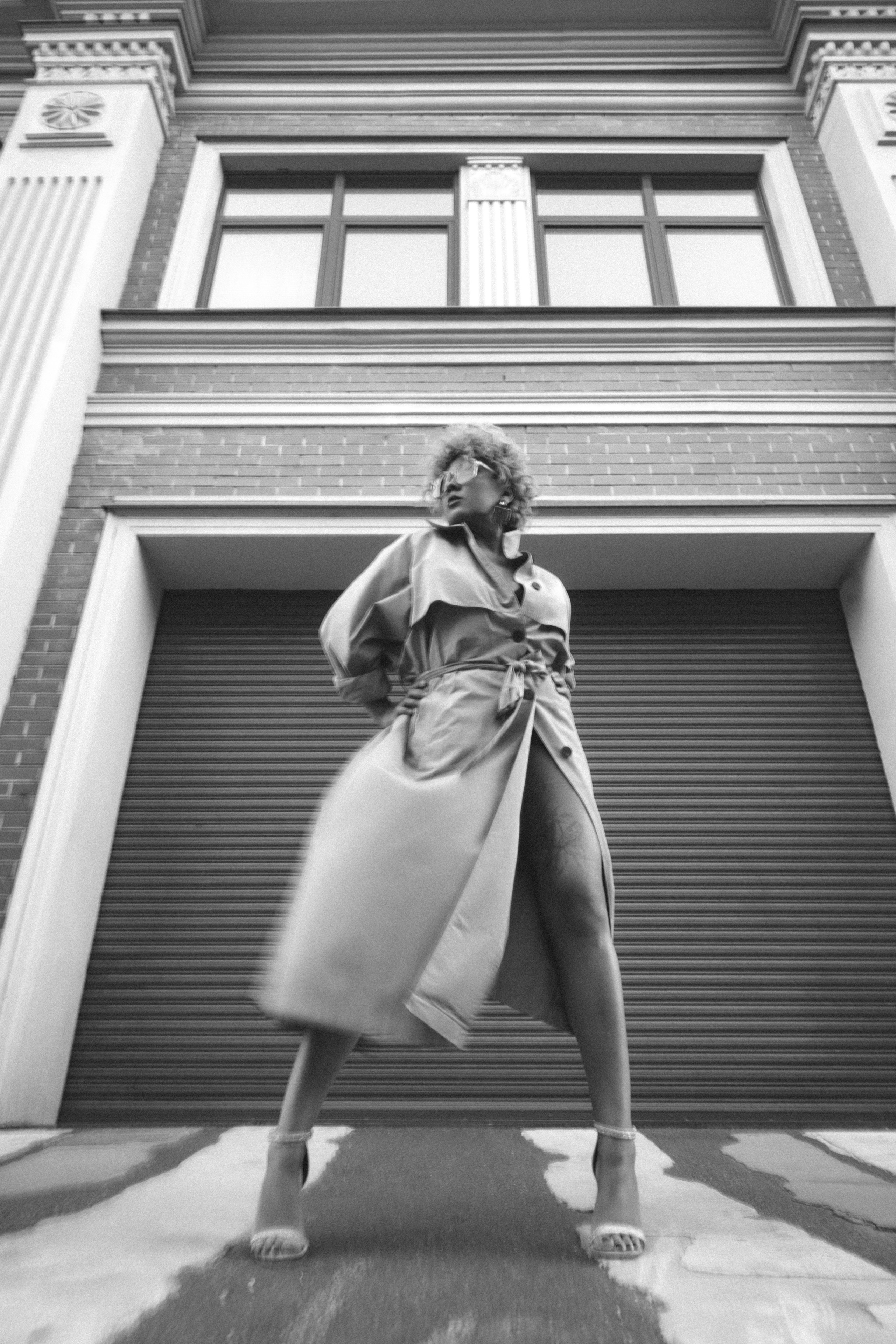 Black and White Outdoor Photoshoot with Regina in the City Center of Kazan — Anton Avanzato