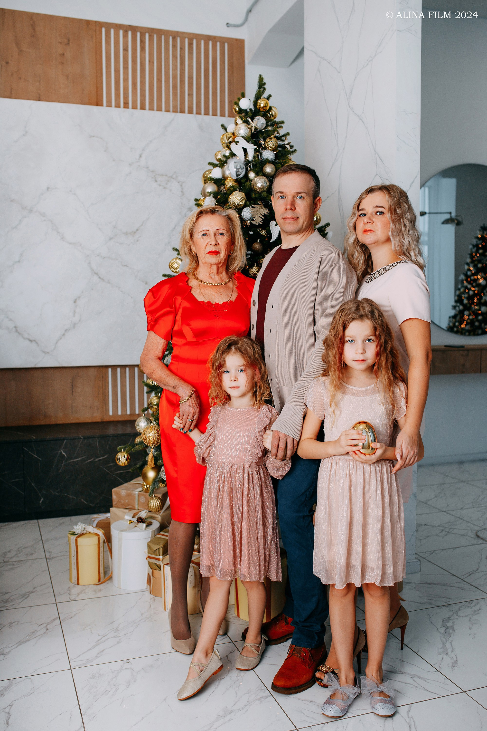 Студийная семейная фотосессия. Фотограф в Санкт-Петербурге Alina Film