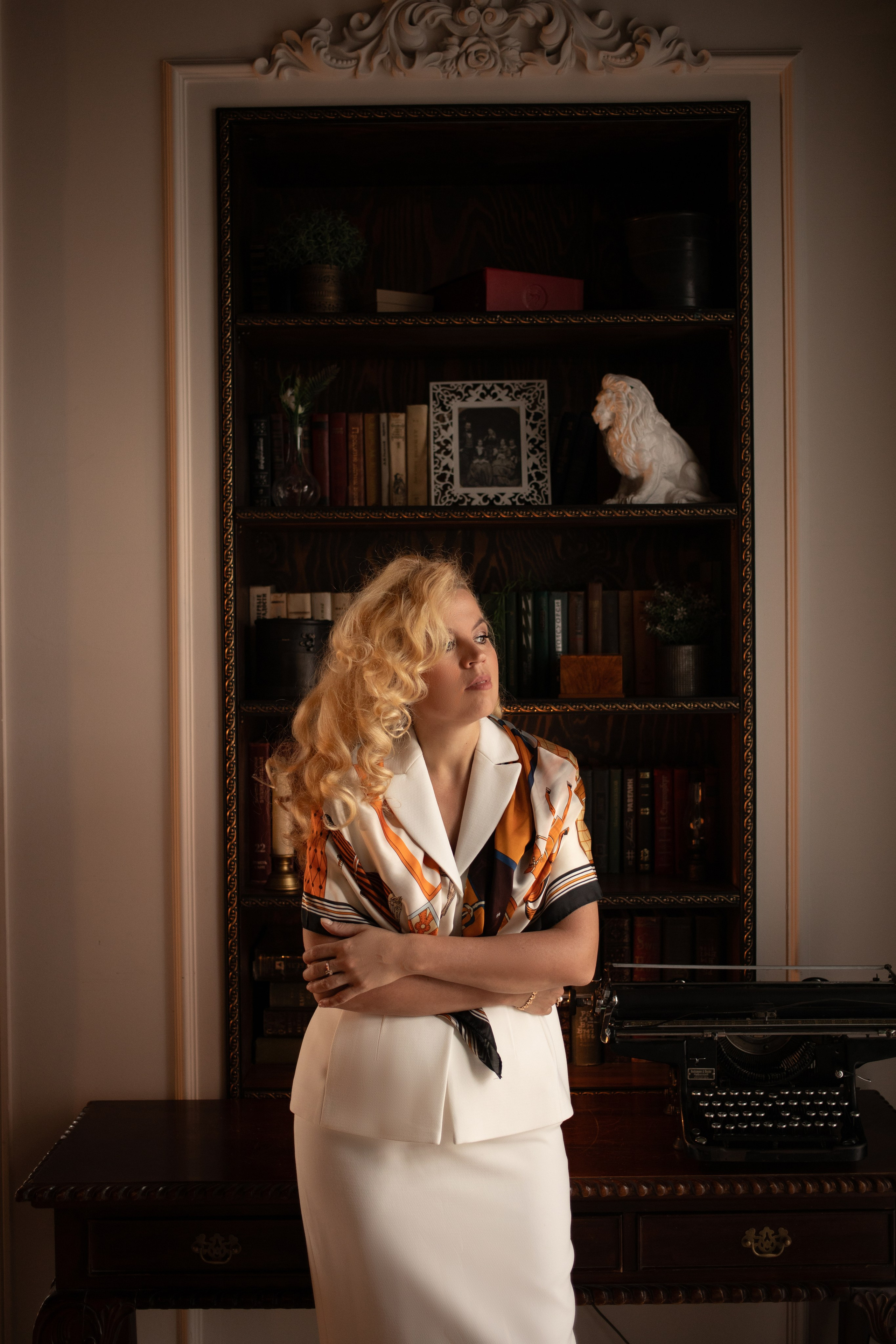 Женский портрет в студии Leona Stage. Детский и семейный фотограф Муксимова Ирина