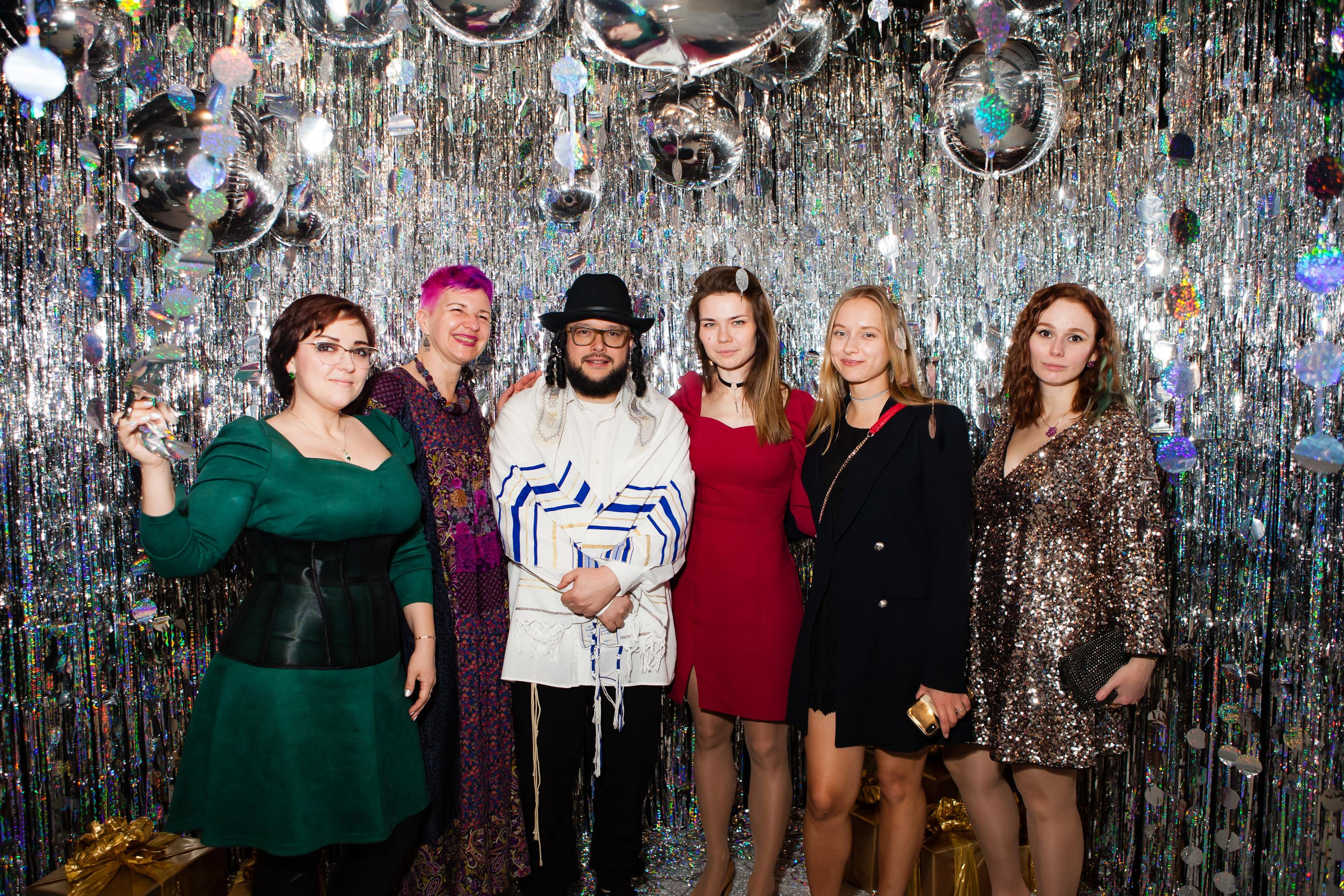 Новогодний корпоратив компании «Спич». Портретный творческий фотограф в Москве Надя Дудник