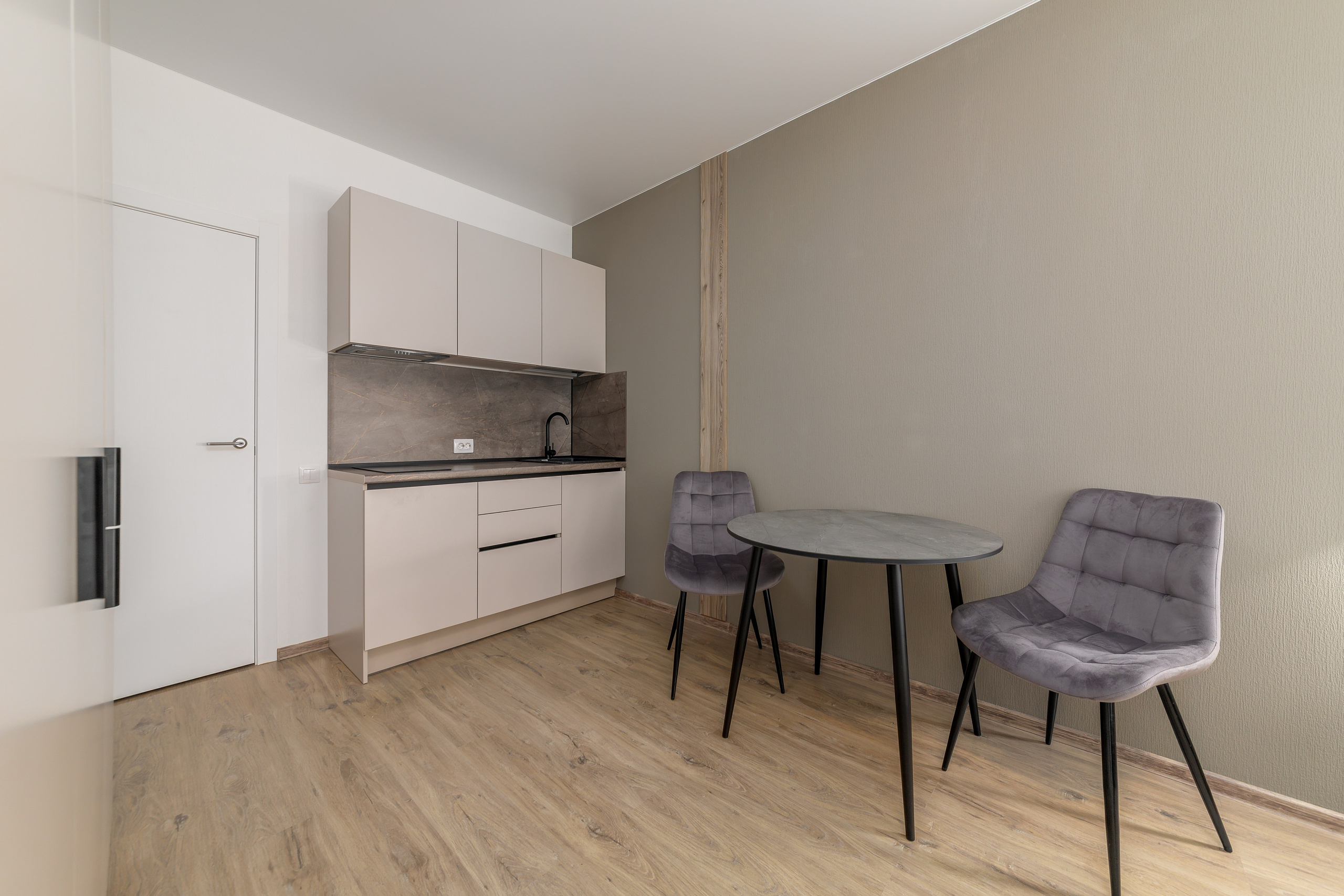 Студия, Варфоломеевская ул