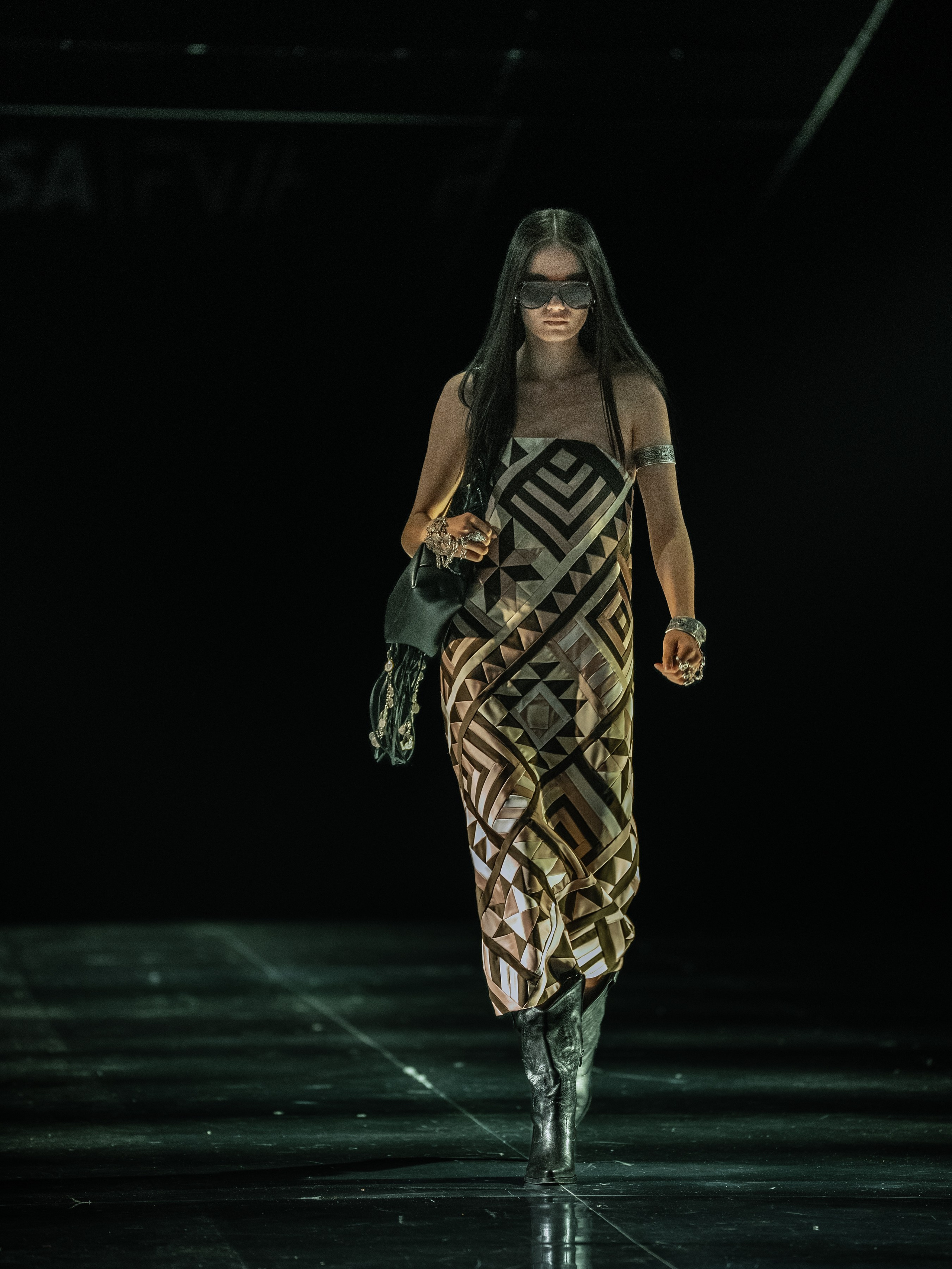 Visa Fashion Week Almaty Pre-Fall 2026 April Leonid Zherebtsov. Сайт Алматинского НЮ АРТ, будуар и фэшн фотографа Дениса Карпенко