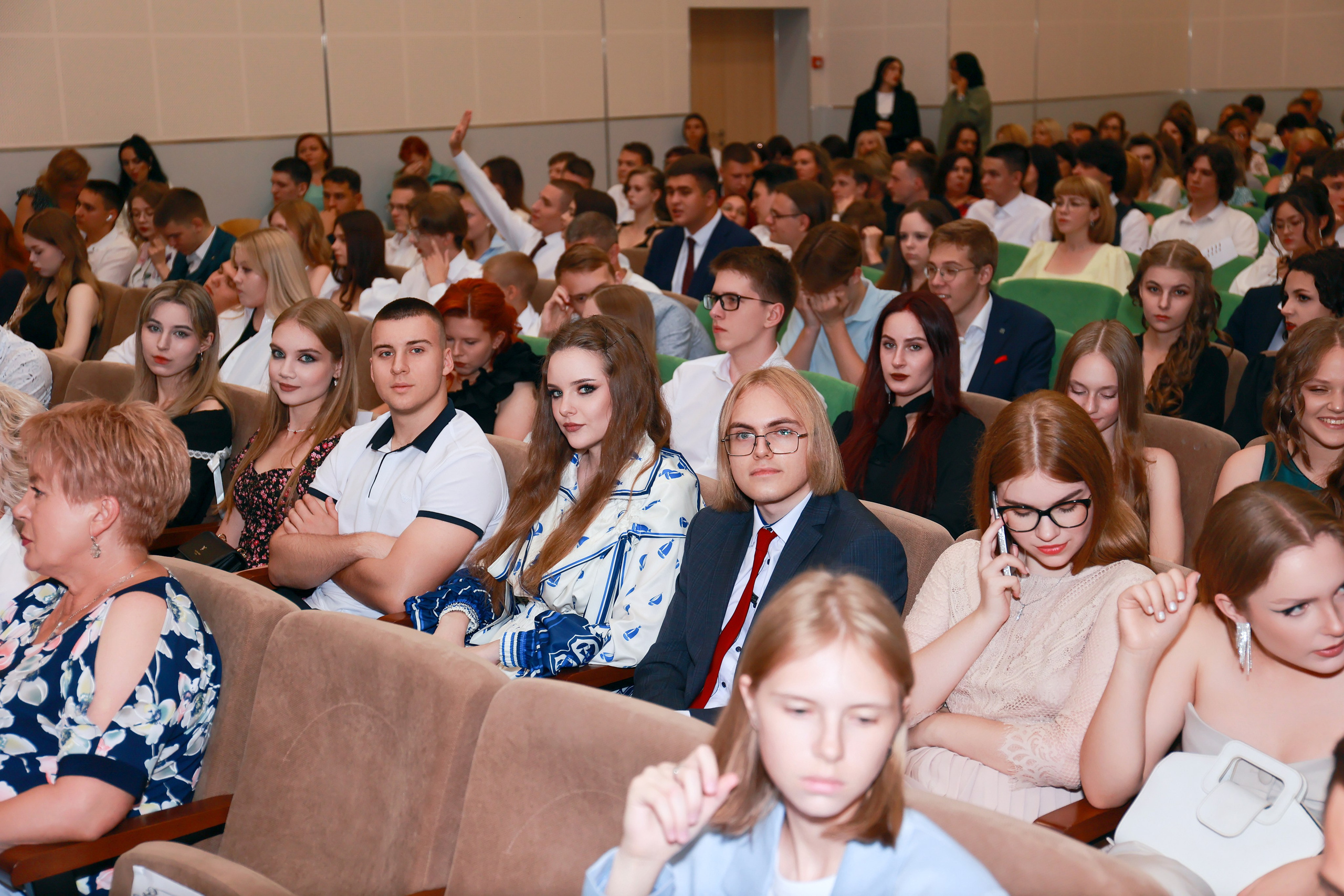 Вручение аттестатов Гимназия 87. Детский семейный фотограф Краснодар