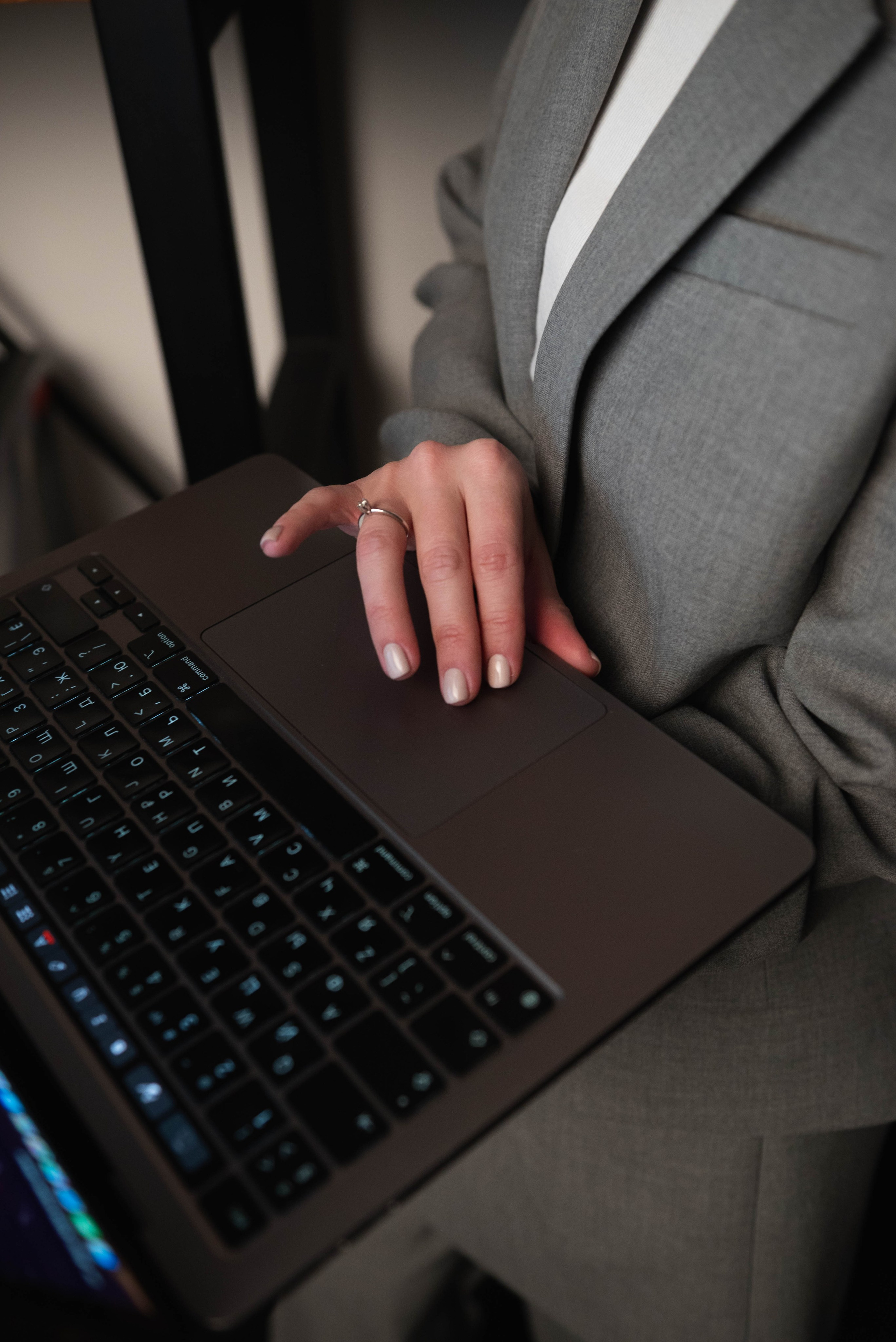 Полина Возиян (съемка для блога юриста @ation.law). Фотограф Москва Настя Профотовна. Репортажные, свадебные и контент фотосессии