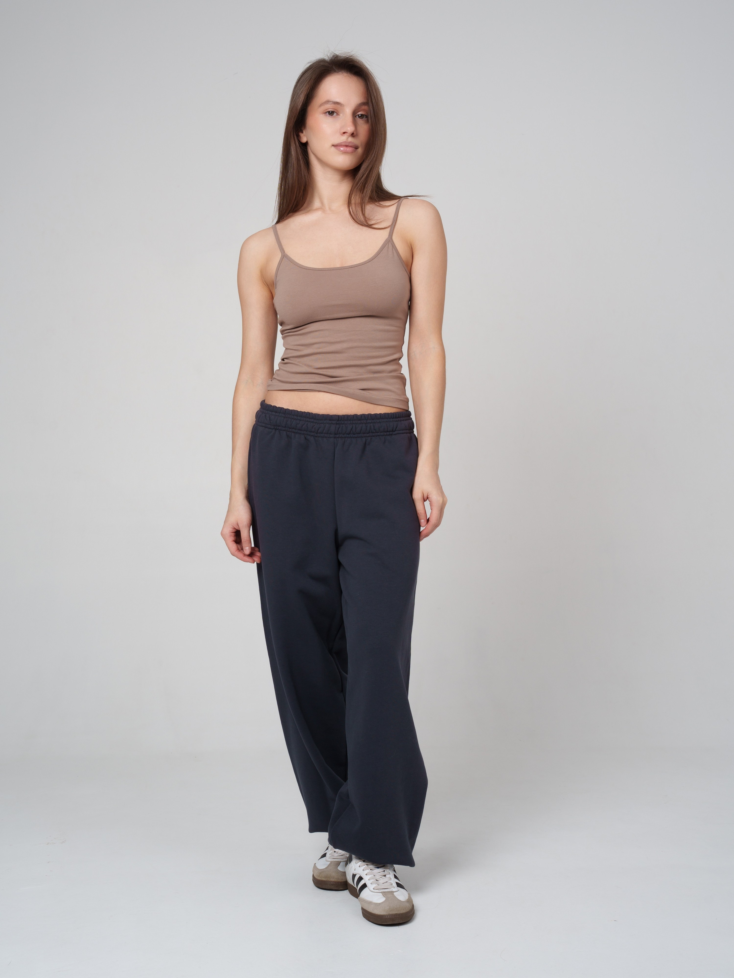 Топы на сером фоне. Иван Упоров — фотограф, рилсмейкер чебоксары