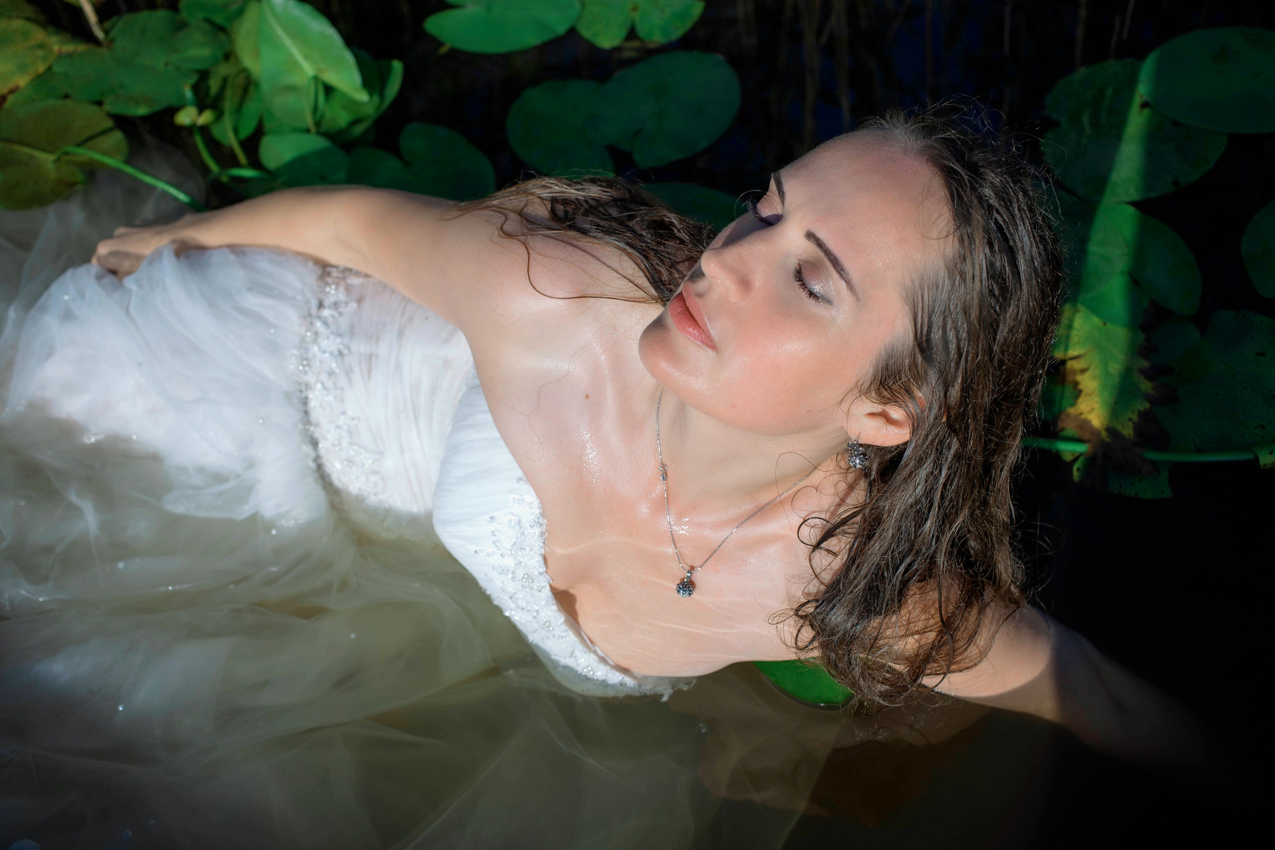 Вторая жизнь свадебного платья: фотосессия на озере под Санкт-Петербургом. Портретные фотосессии, контент-съемки, репортаж